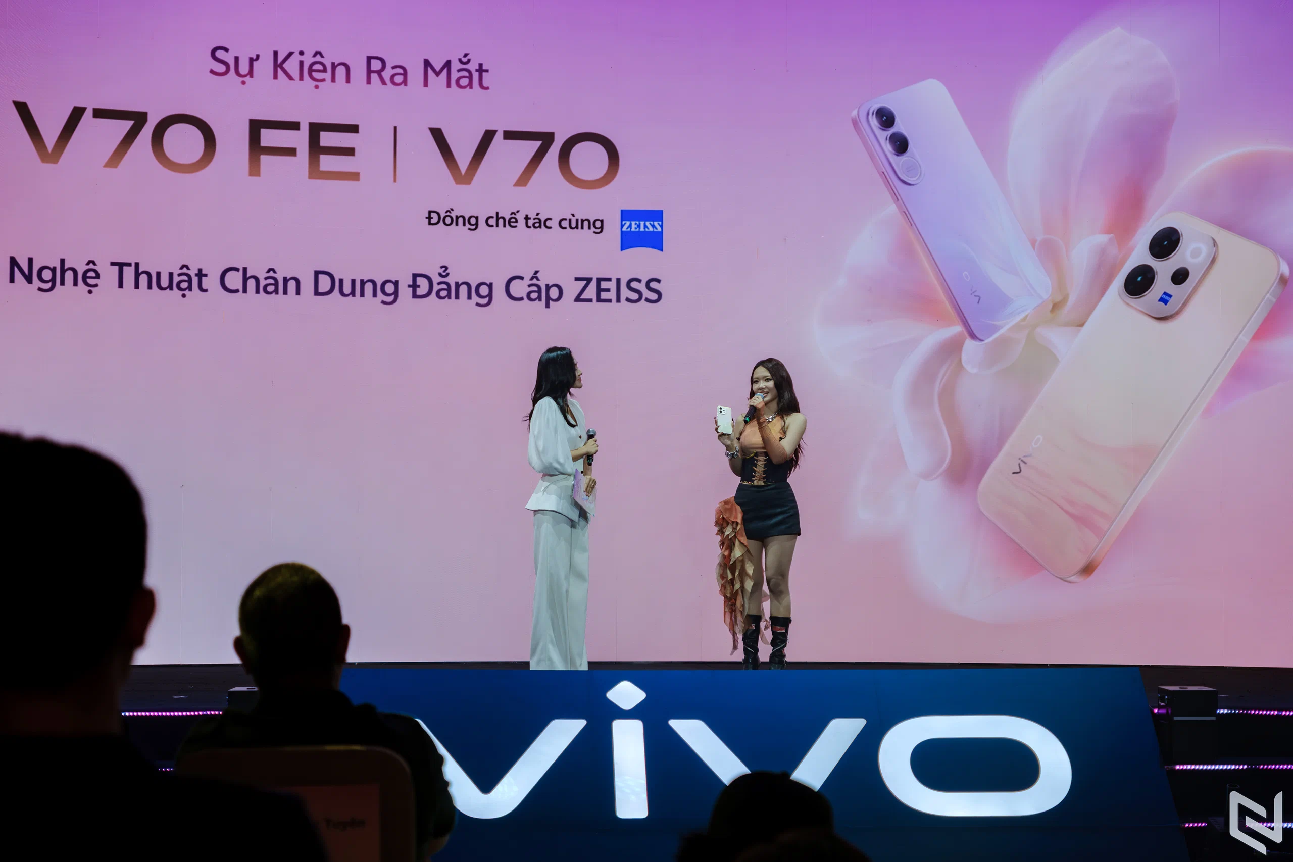vivo V70 và vivo V70 FE ra mắt tại Việt Nam, nâng tầm nhiếp ảnh di động với camera ZEISS