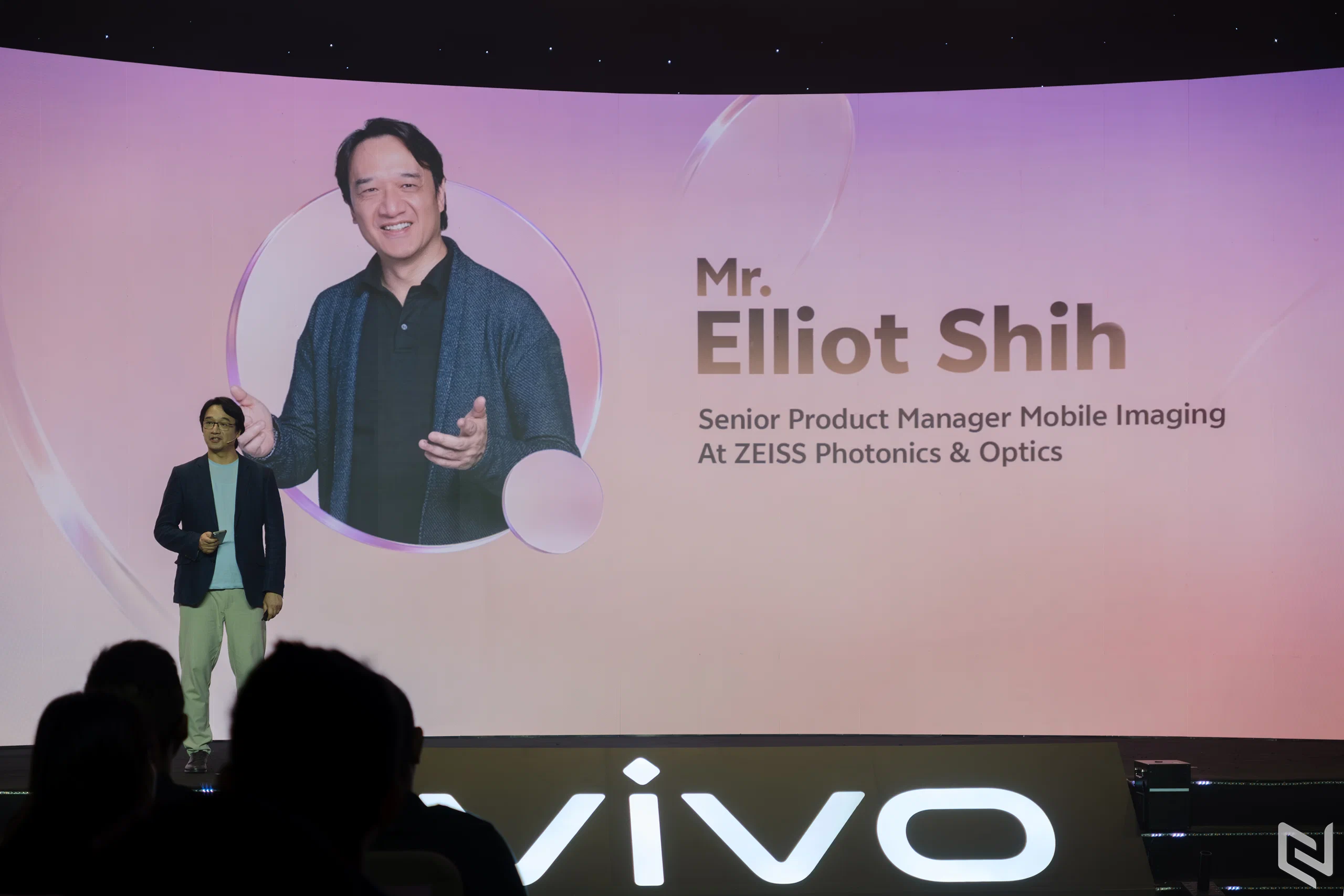 vivo V70 và vivo V70 FE ra mắt tại Việt Nam, nâng tầm nhiếp ảnh di động với camera ZEISS