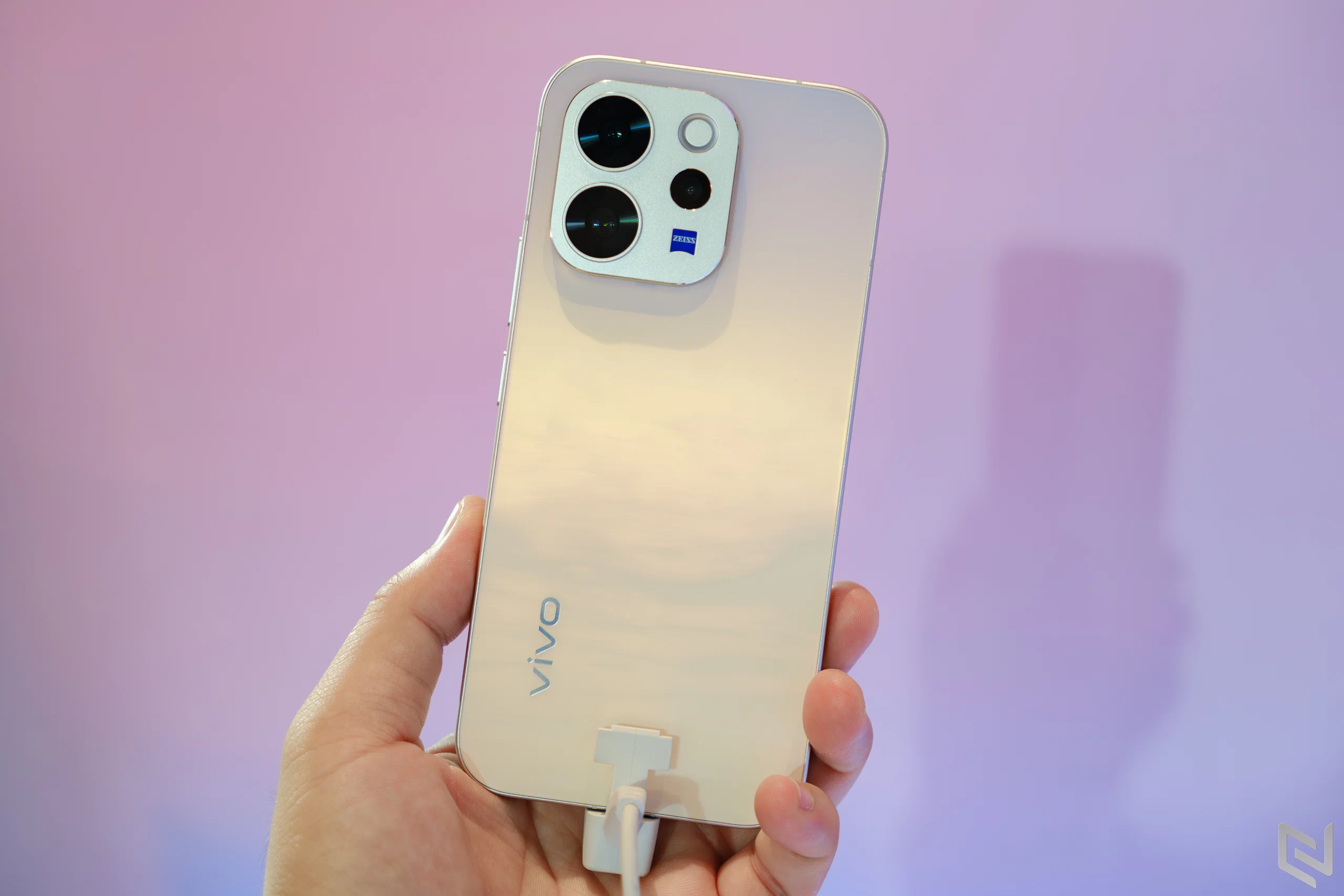 vivo V70 và vivo V70 FE ra mắt tại Việt Nam, nâng tầm nhiếp ảnh di động với camera ZEISS
