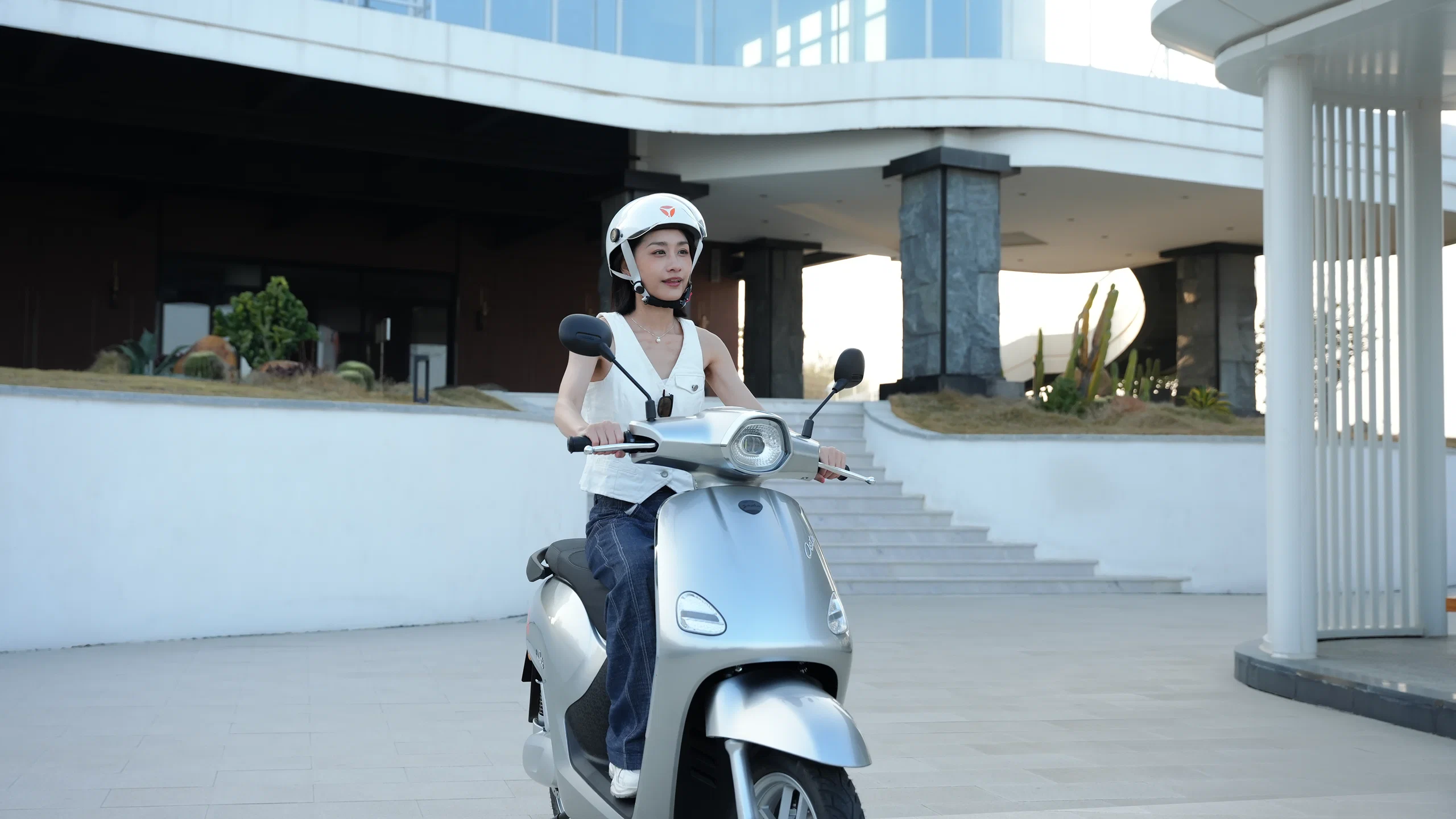YADEA Osta ra mắt tại Việt Nam: Xe máy điện Neo Retro chạy tới 180km mỗi lần sạc