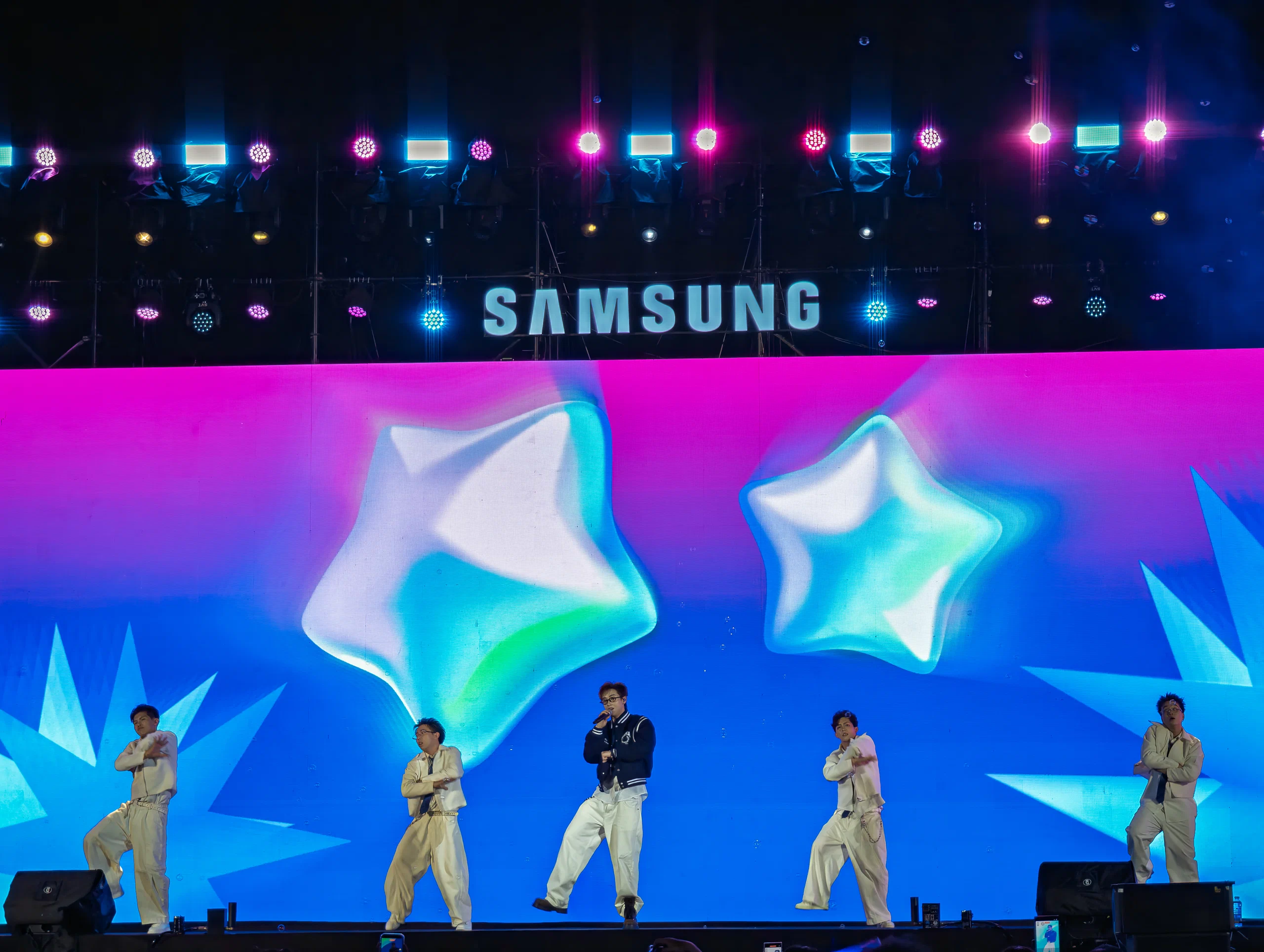 Samsung biến Awesome Vibe Station thành sân khấu cho Galaxy A57 và A37