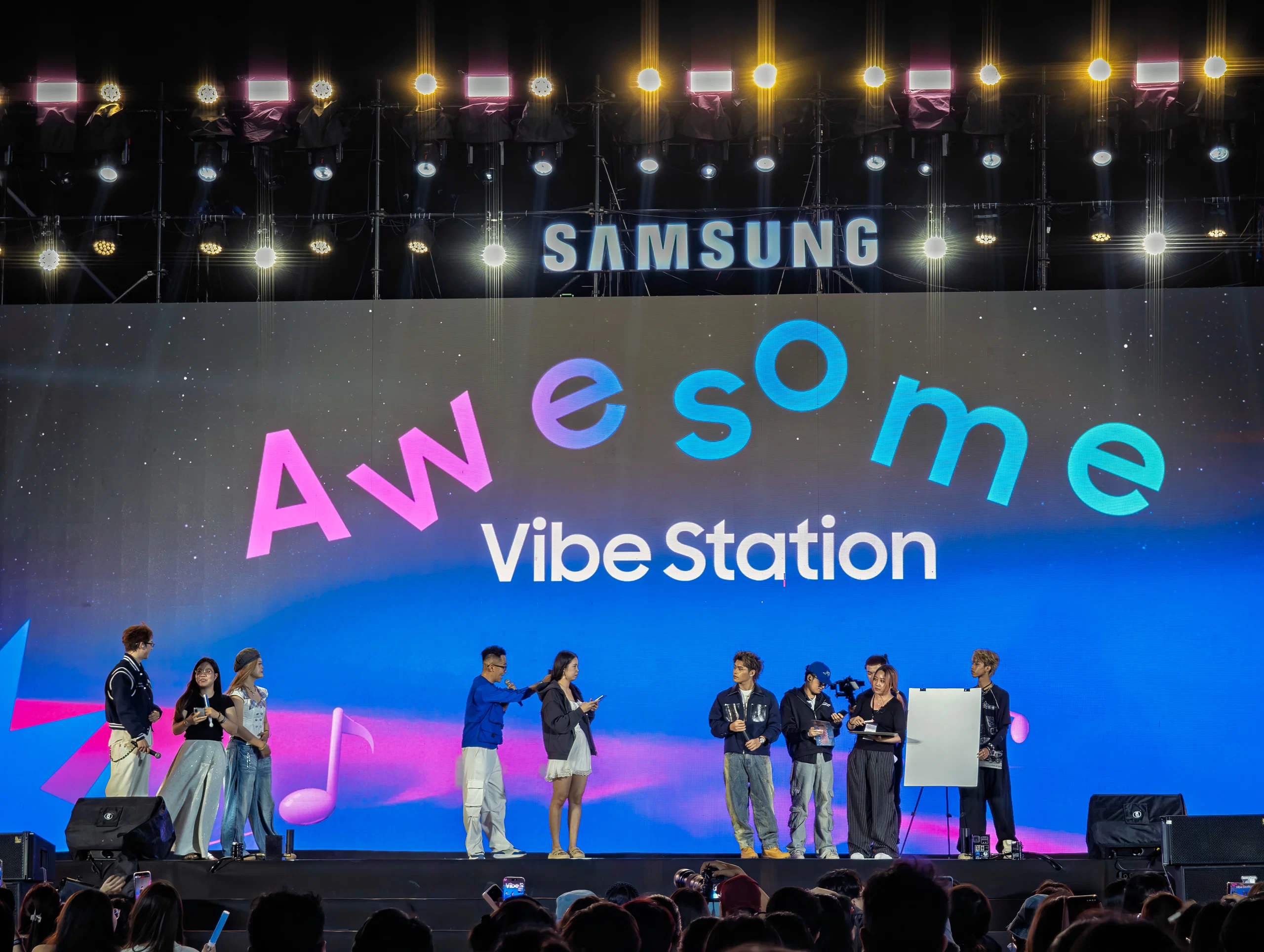 Samsung biến Awesome Vibe Station thành sân khấu cho Galaxy A57 và A37