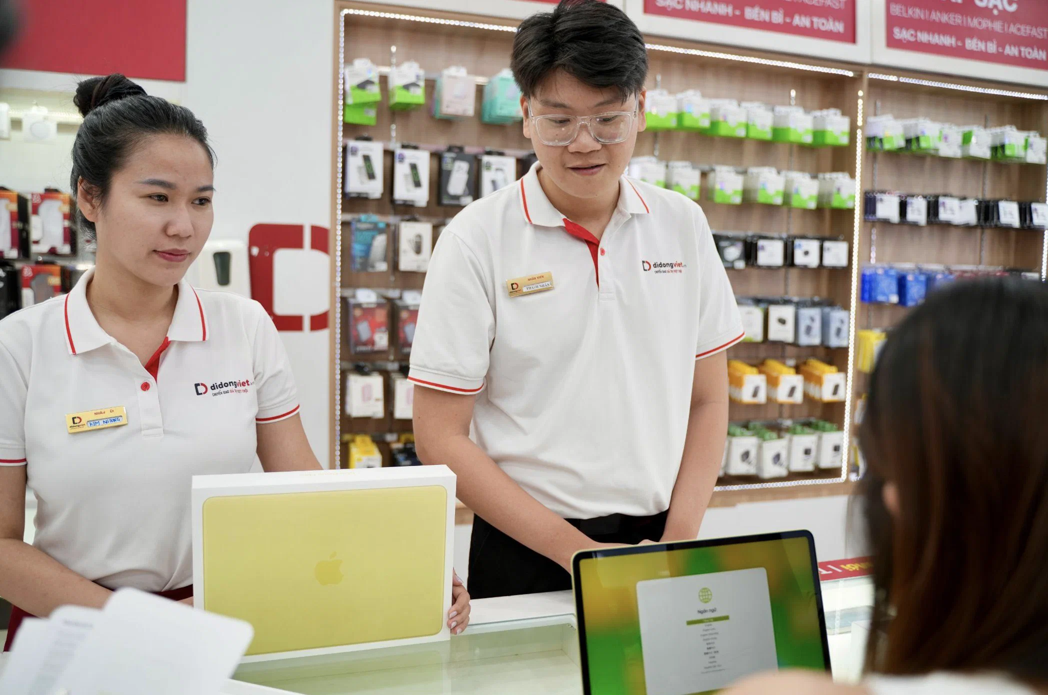 Di Động Việt ghi nhận MacBook Neo hút khách, học sinh - sinh viên chiếm gần 80%