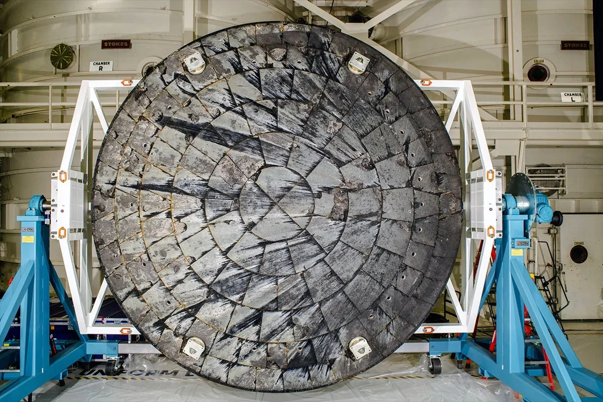 NASA công bố ảnh dưới nước của lớp chắn nhiệt Artemis II sau tái nhập khí quyển