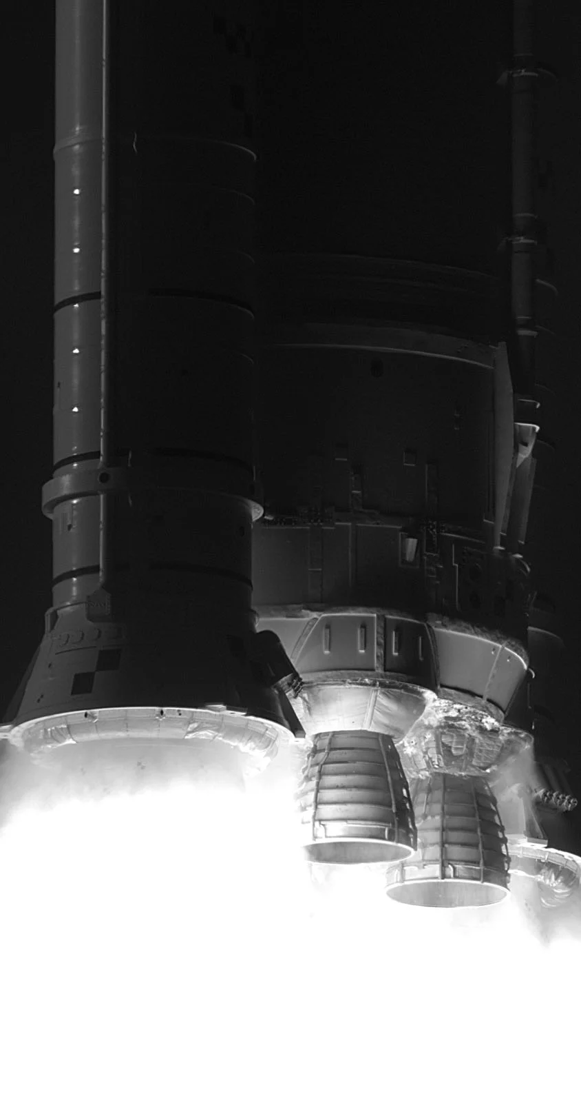NASA công bố ảnh hồng ngoại của Artemis II và chúng cho thấy những chi tiết mắt thường không thấy