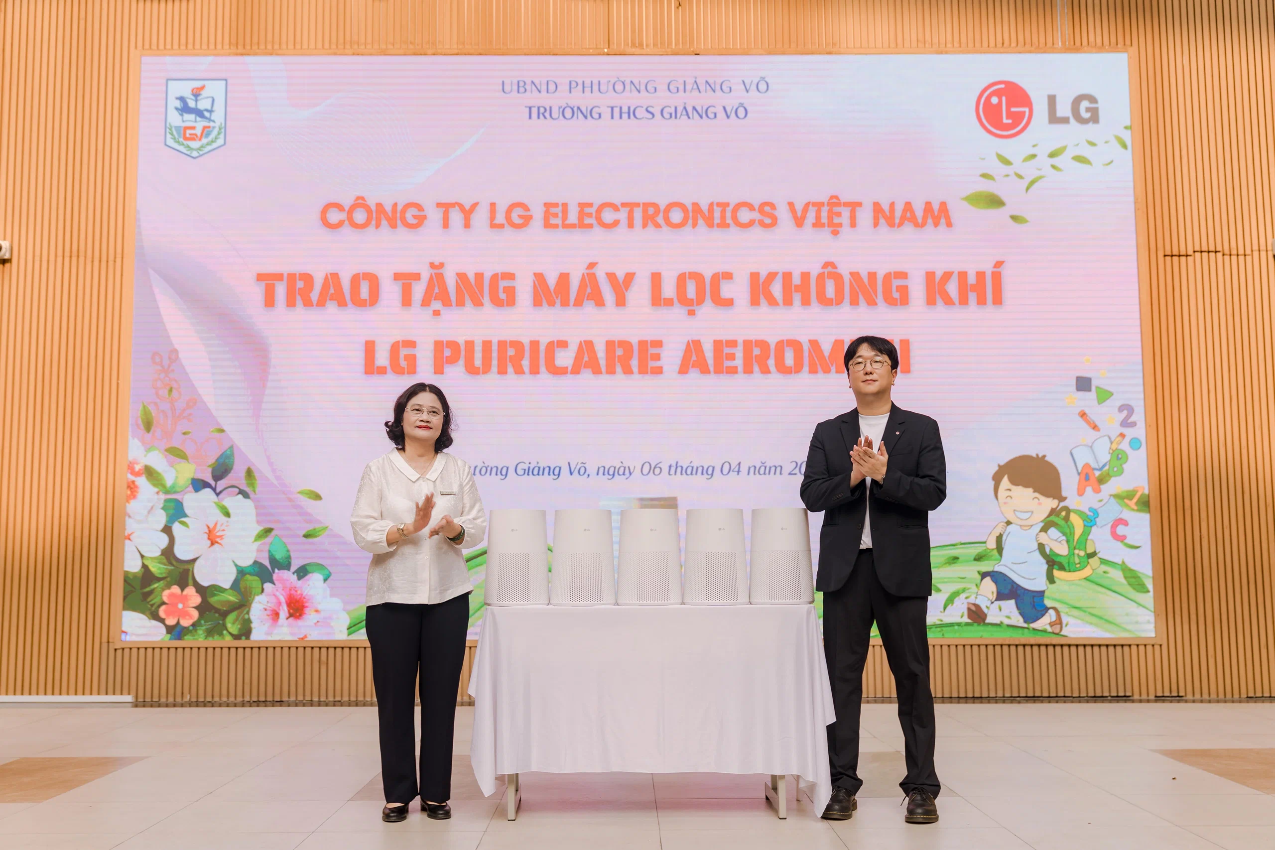 LG trao tặng 70 máy lọc không khí góp phần cải thiện môi trường học đường tại Hà Nội