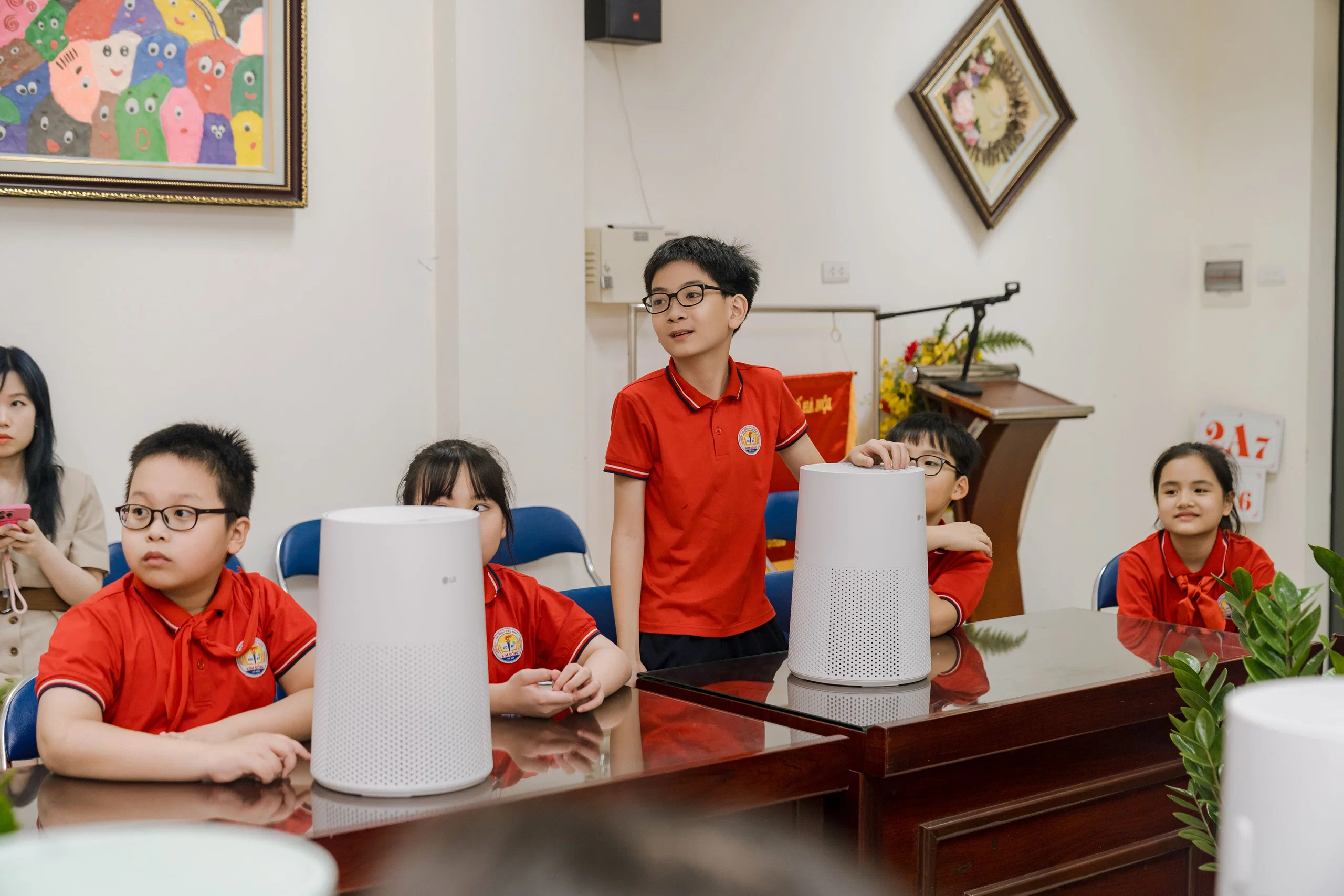LG trao tặng 70 máy lọc không khí góp phần cải thiện môi trường học đường tại Hà Nội
