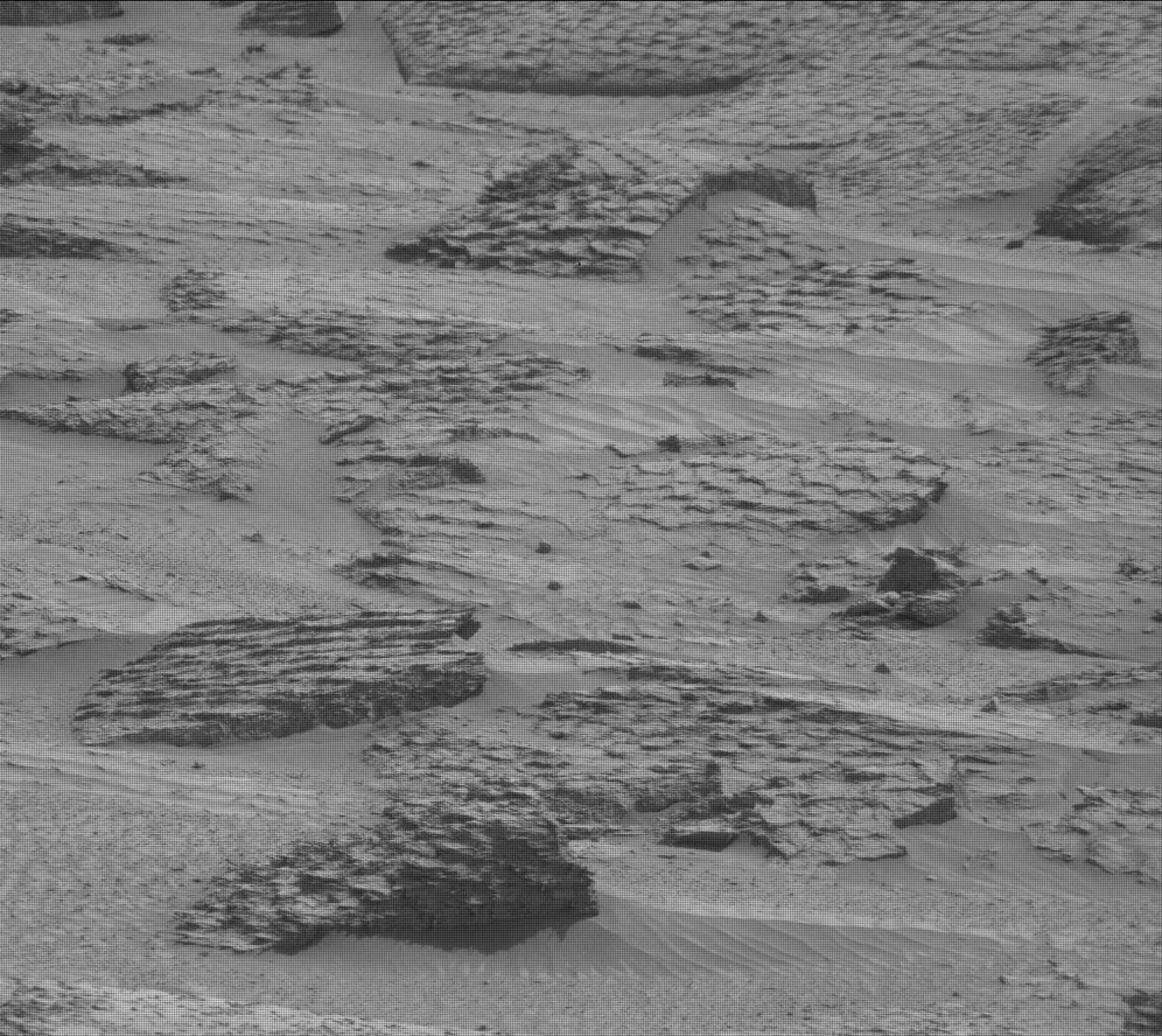 Tàu Curiosity chụp được đá hoa văn vảy rồng trên sao Hỏa, dấu vết của nước từ hàng tỷ năm trước