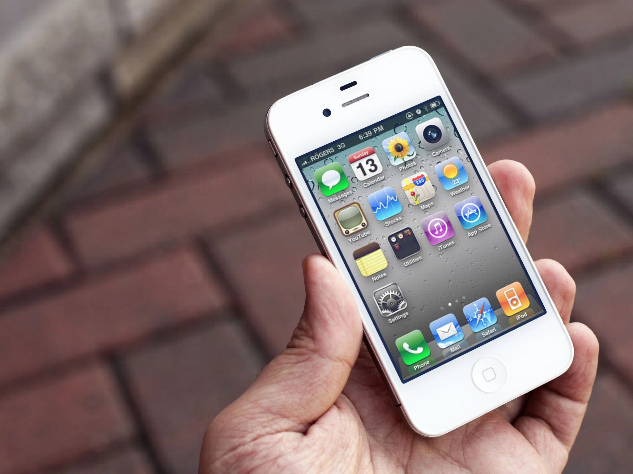 15 năm trước, Apple cuối cùng cũng bán iPhone 4 trắng sau 308 ngày chờ đợi