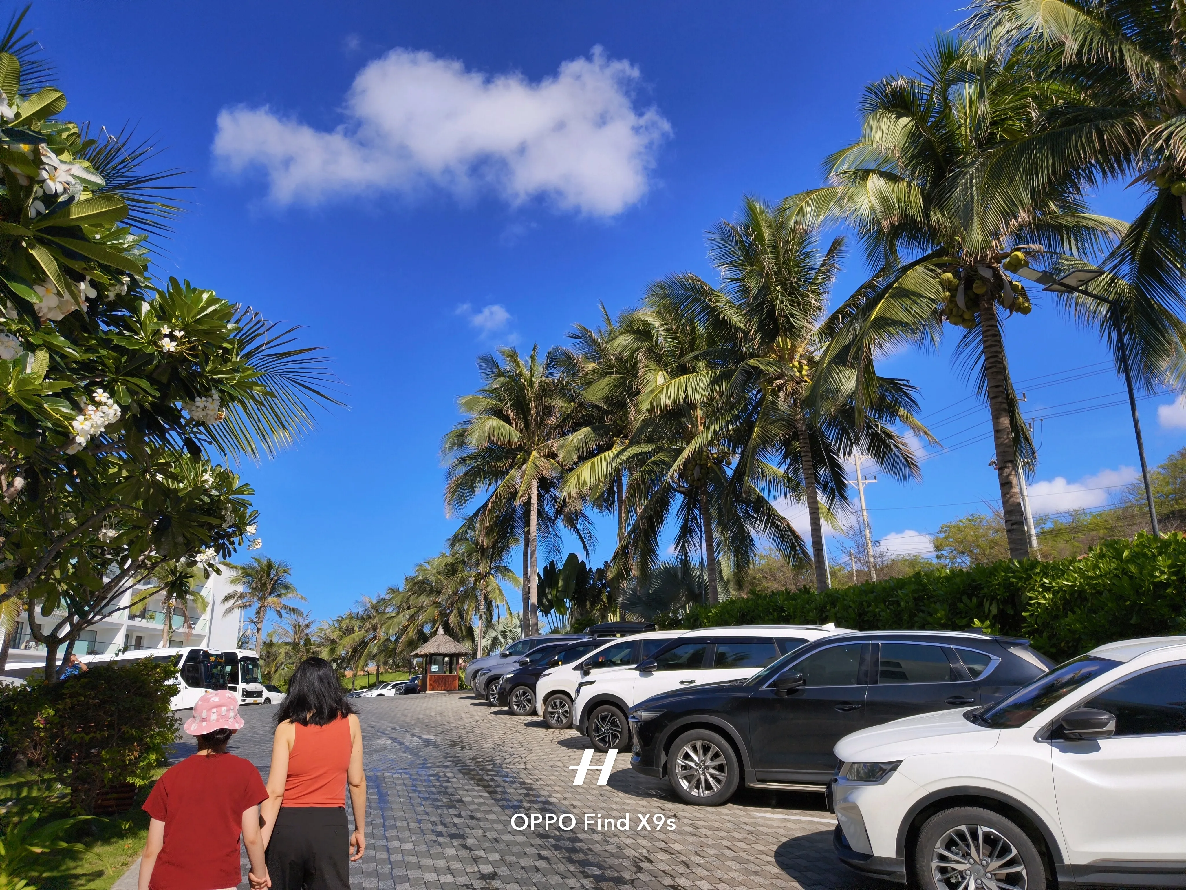 So sánh camera OPPO Find X9s vs iPhone 17: Đâu mới là vua camera trong phân khúc?