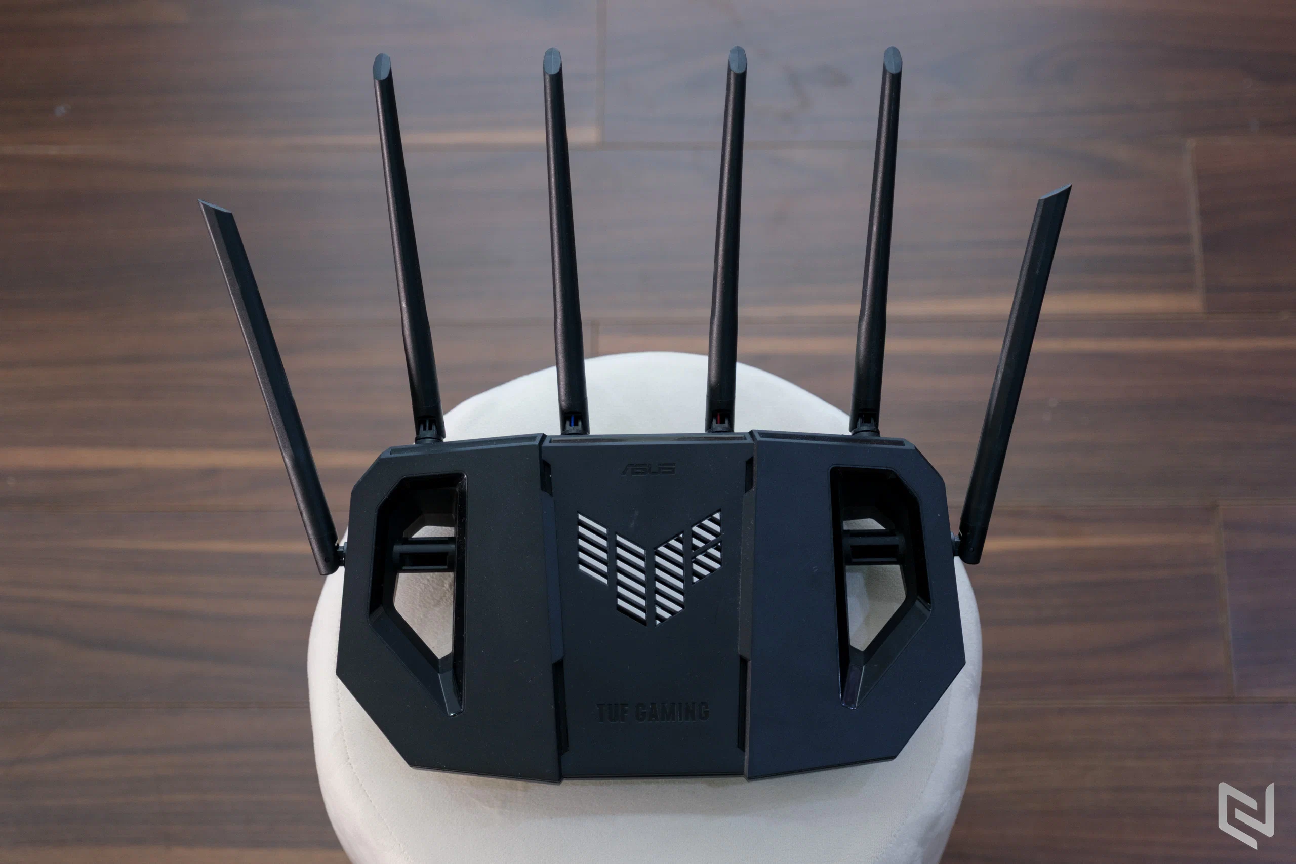 Trên tay ASUS TUF Gaming BE6500: WiFi 7 6500Mbps, 4 cổng 2.5GbE và tản nhiệt nghiêm túc cho gaming liên tục