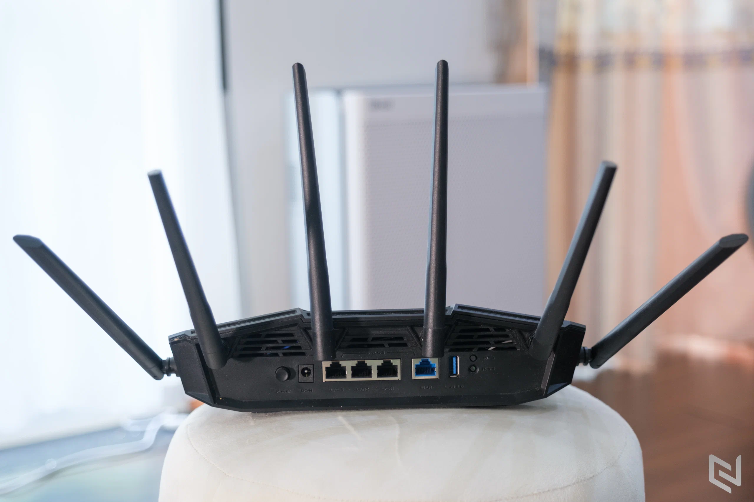 Trên tay ASUS TUF Gaming BE6500: WiFi 7 6500Mbps, 4 cổng 2.5GbE và tản nhiệt nghiêm túc cho gaming liên tục