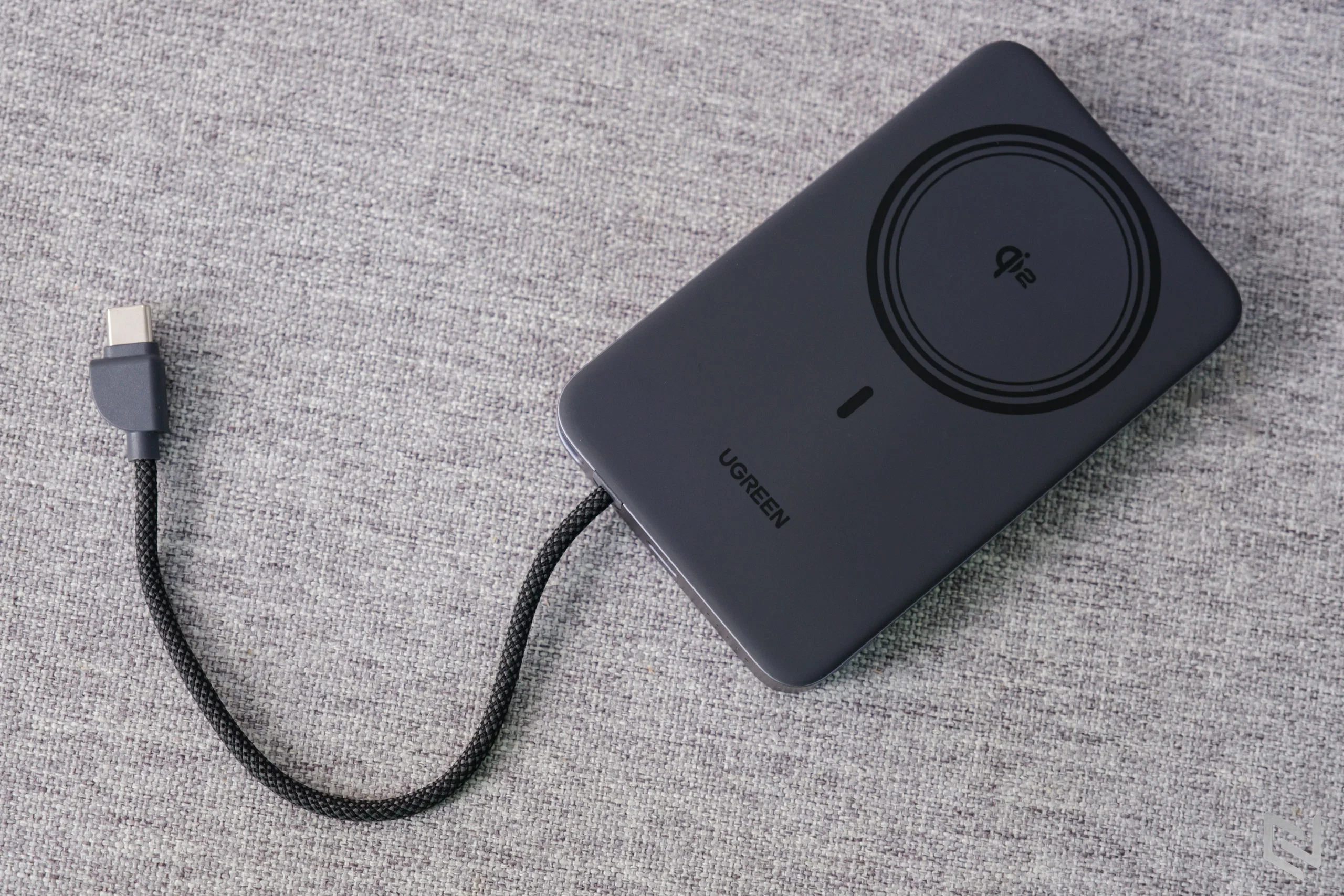 Đánh giá UGREEN MagFlow Air (PB570): Pin Magsafe 10000mAh chuẩn Qi2 15W, mỏng 13.9mm, dây sạc tích hợp