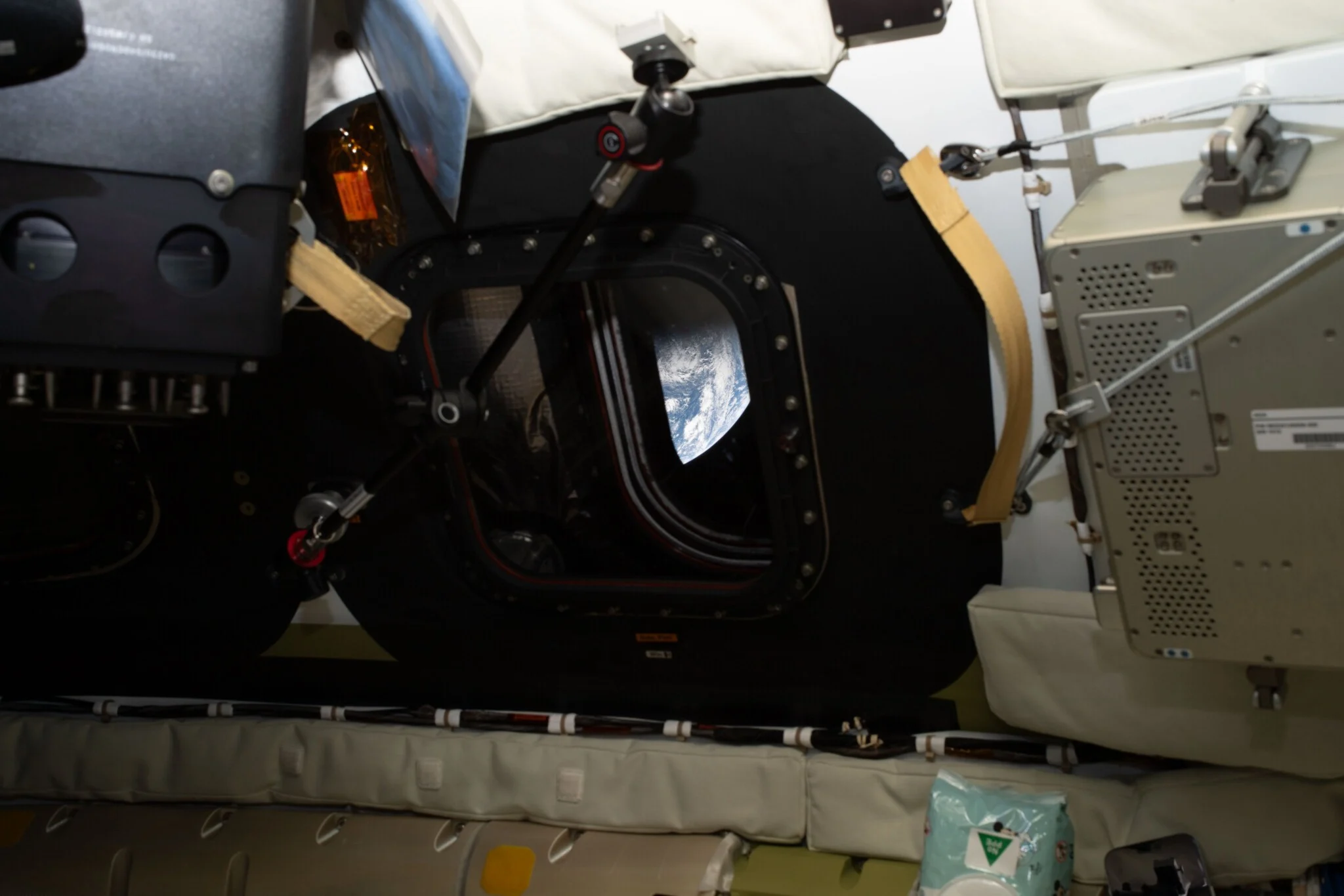 NASA tiếp tục tung thêm 12000 ảnh Artemis II chưa từng công bố