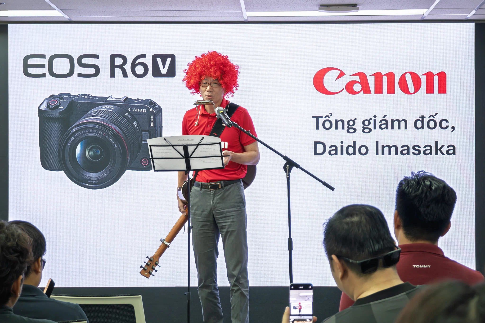 Canon giới thiệu EOS R6 V và ống kính RF20-50mm F4 L IS USM PZ tại Việt Nam - Bộ đôi hoàn hảo cho sáng tạo nội dung