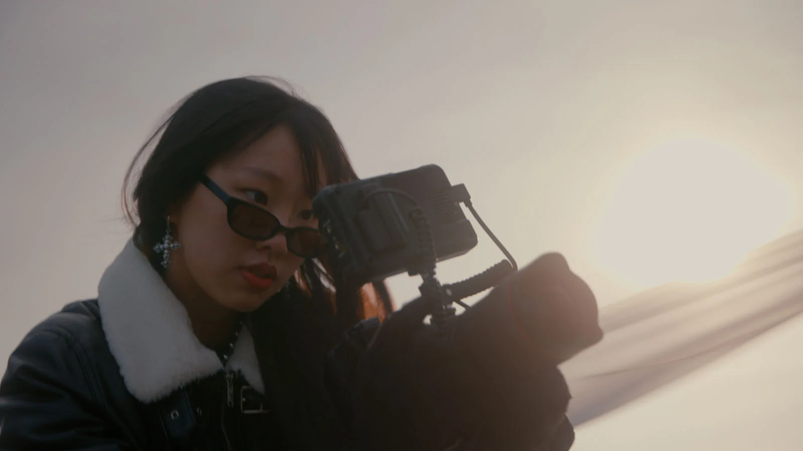 Canon EOS R6 V chính thức: Bỏ EVF, thêm quạt tản nhiệt cho dân video