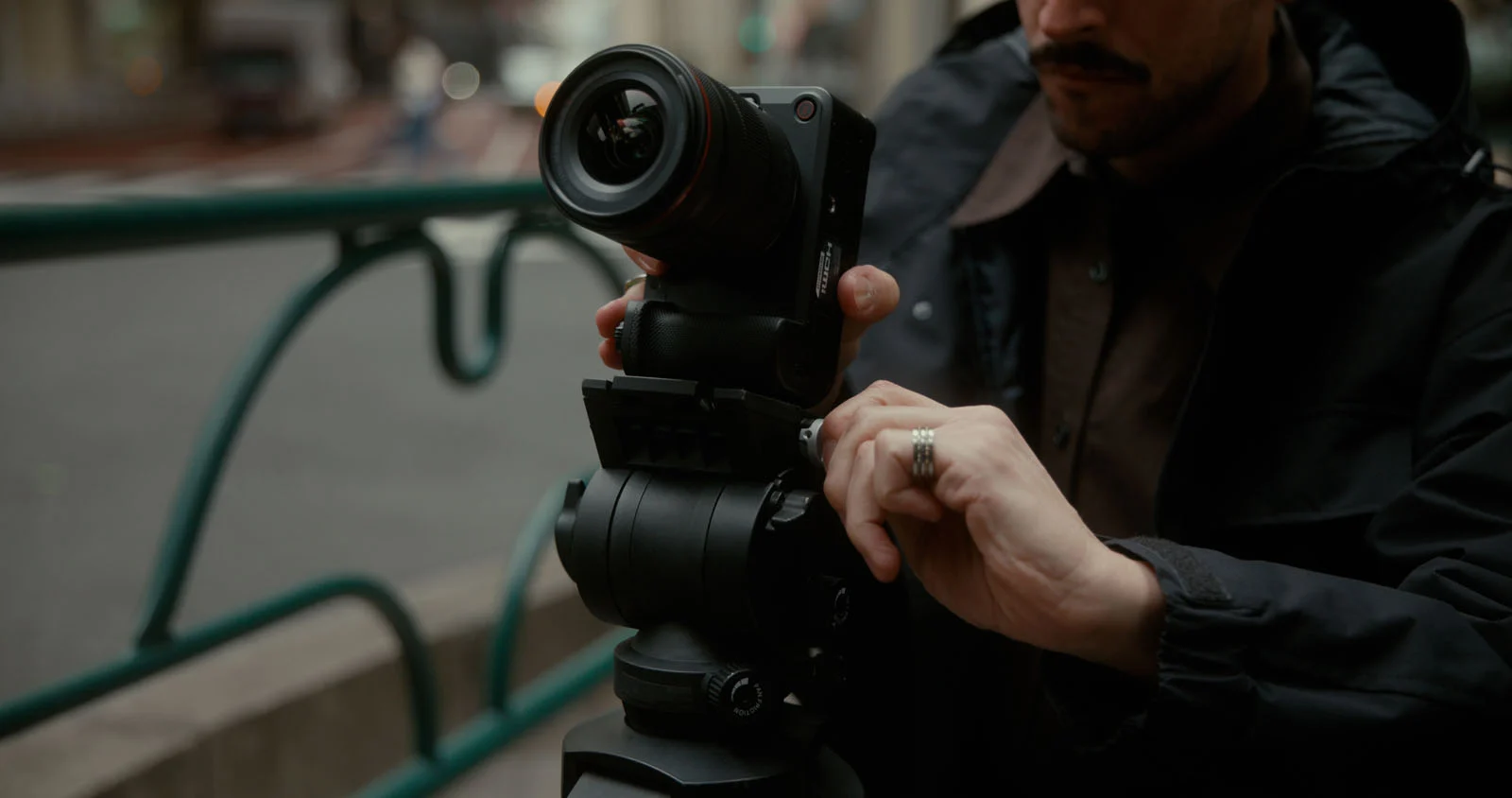 Canon EOS R6 V chính thức: Bỏ EVF, thêm quạt tản nhiệt cho dân video