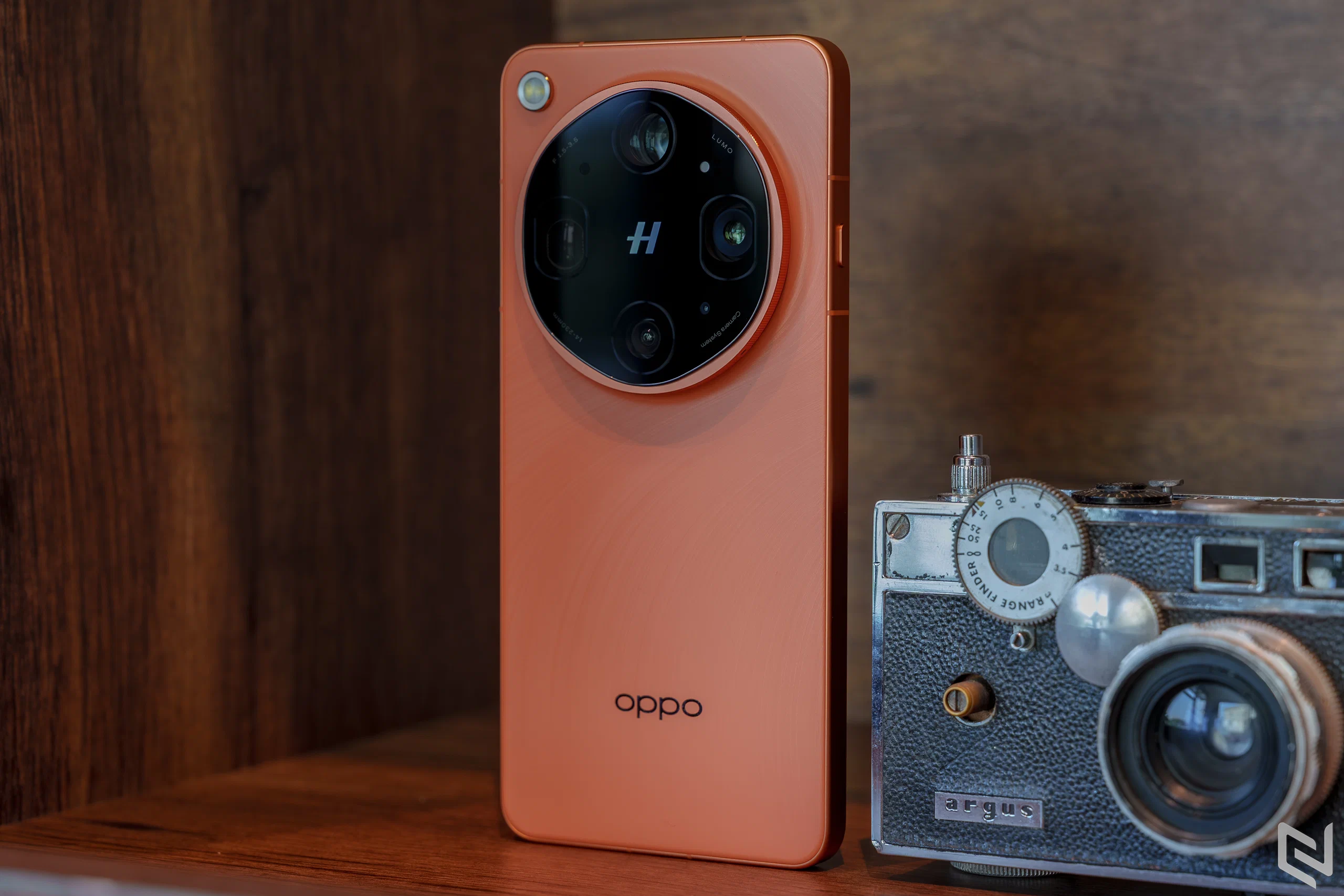 Trên tay OPPO Find X9 Ultra và OPPO Find X9s: Di sản Hasselblad kết hợp phần cứng mạnh mẽ và AI nâng cấp