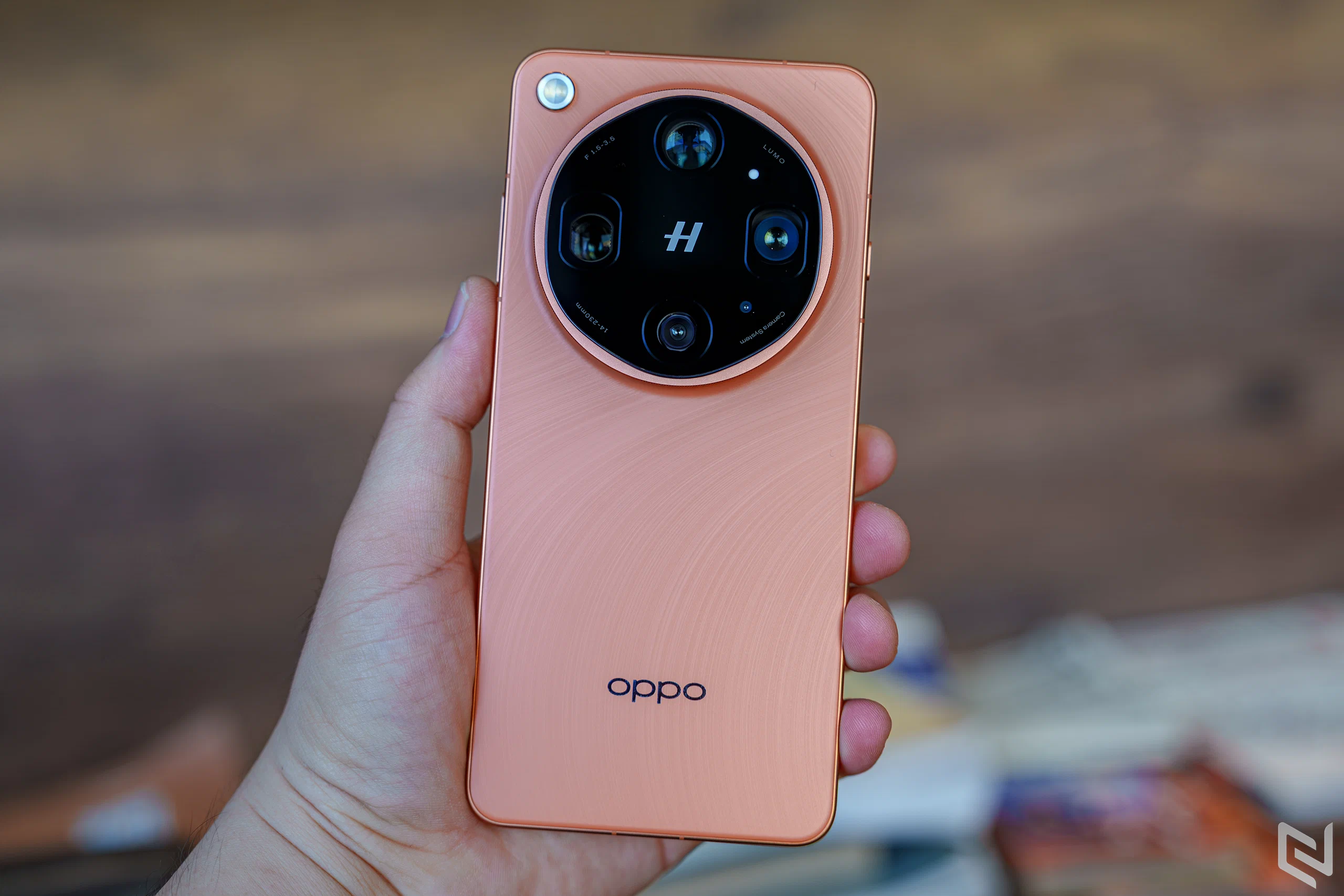 Trên tay OPPO Find X9 Ultra và OPPO Find X9s: Di sản Hasselblad kết hợp phần cứng mạnh mẽ và AI nâng cấp
