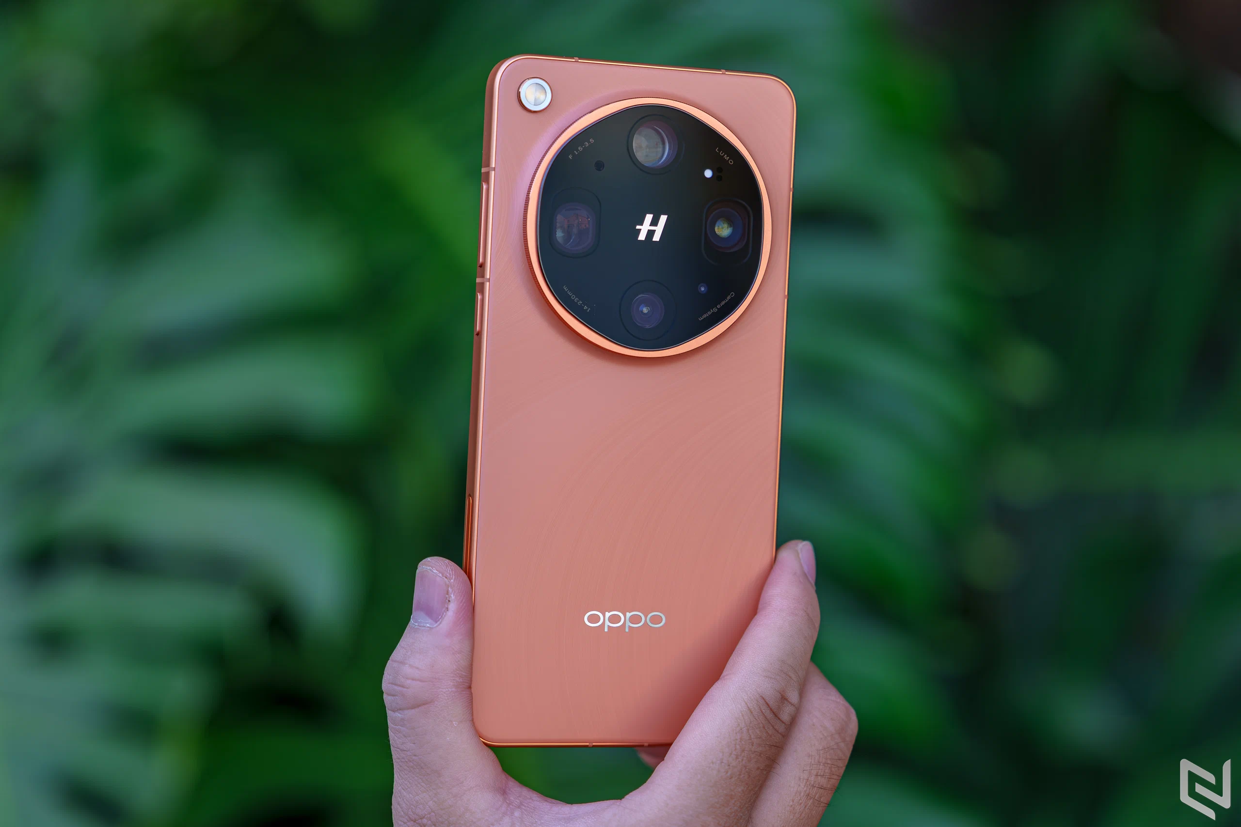 Trên tay OPPO Find X9 Ultra và OPPO Find X9s: Di sản Hasselblad kết hợp phần cứng mạnh mẽ và AI nâng cấp