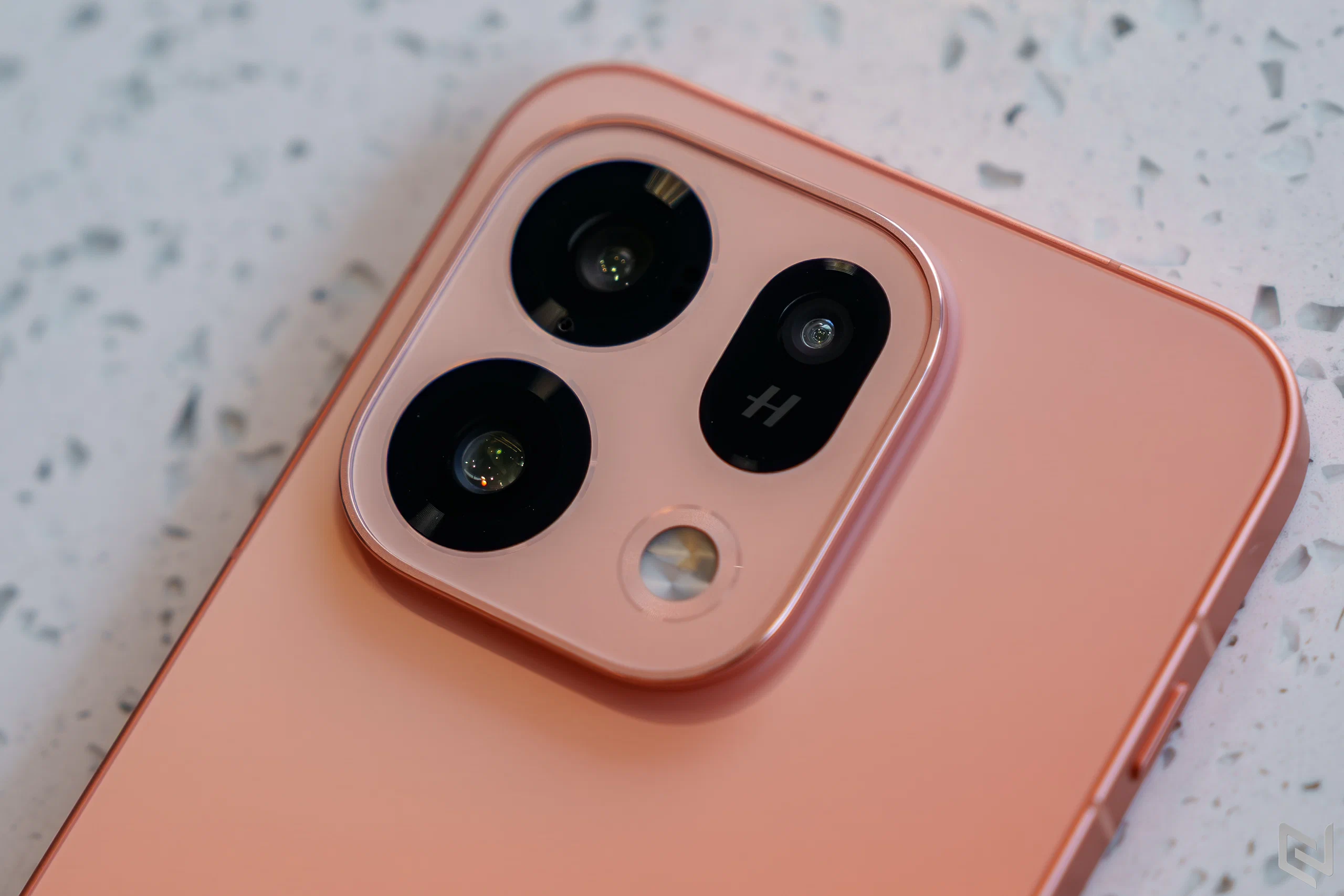 Đánh giá camera và hiệu năng OPPO Find X9s: Chất ảnh Hasselblad “gánh” visual, hiệu năng AI đầu bảng
