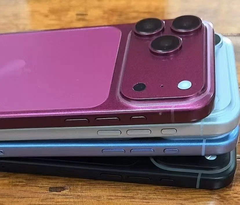 Lần đầu thấy màu sắc iPhone 18 Pro qua dummy model - Dark Cherry là điểm nhấn năm nay