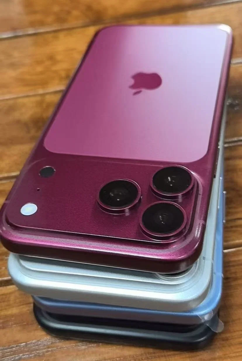 Lần đầu thấy màu sắc iPhone 18 Pro qua dummy model - Dark Cherry là điểm nhấn năm nay