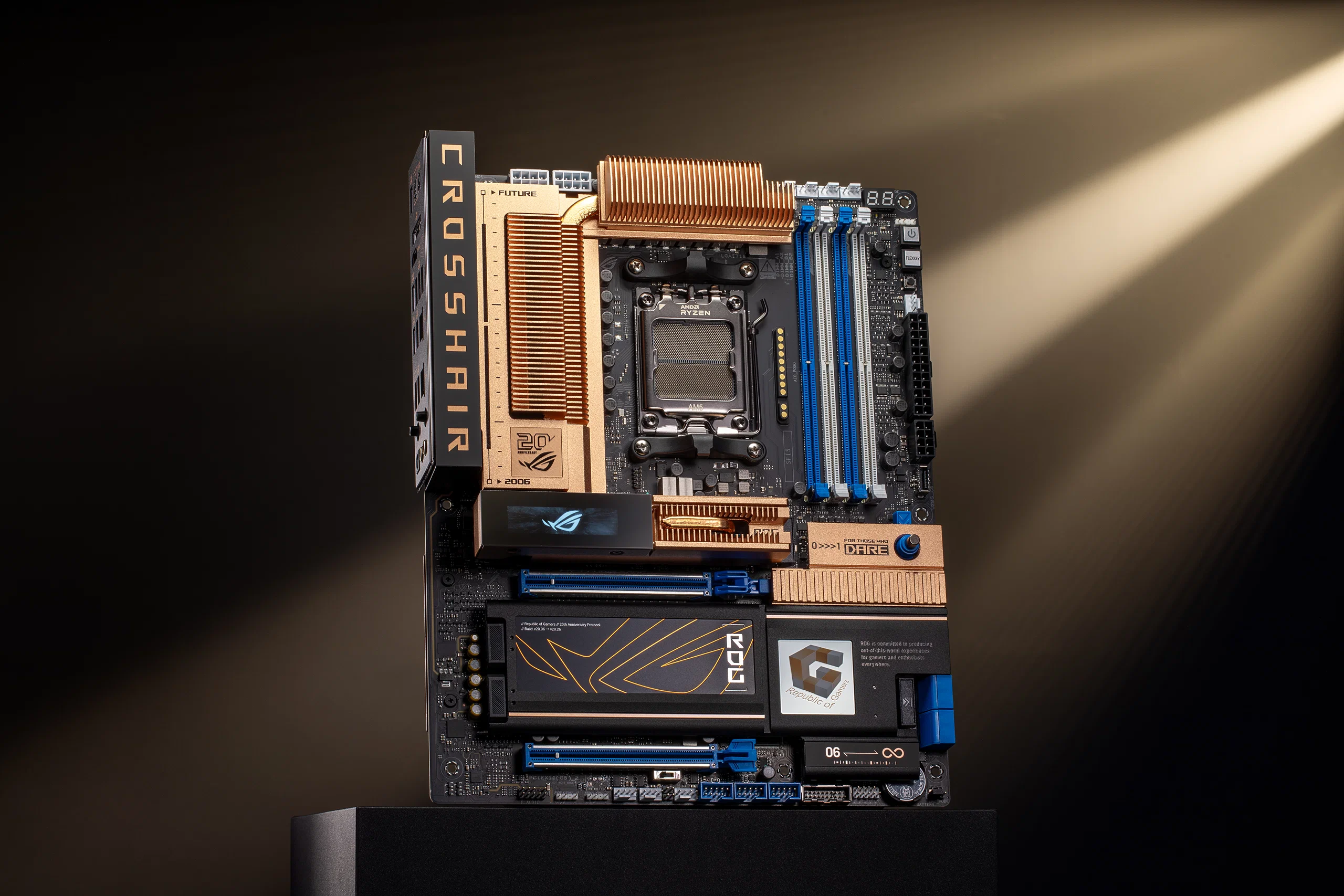 ASUS ROG giới thiệu ROG Crosshair 2006 phiên bản kỷ niệm 20 năm với thiết kế retro