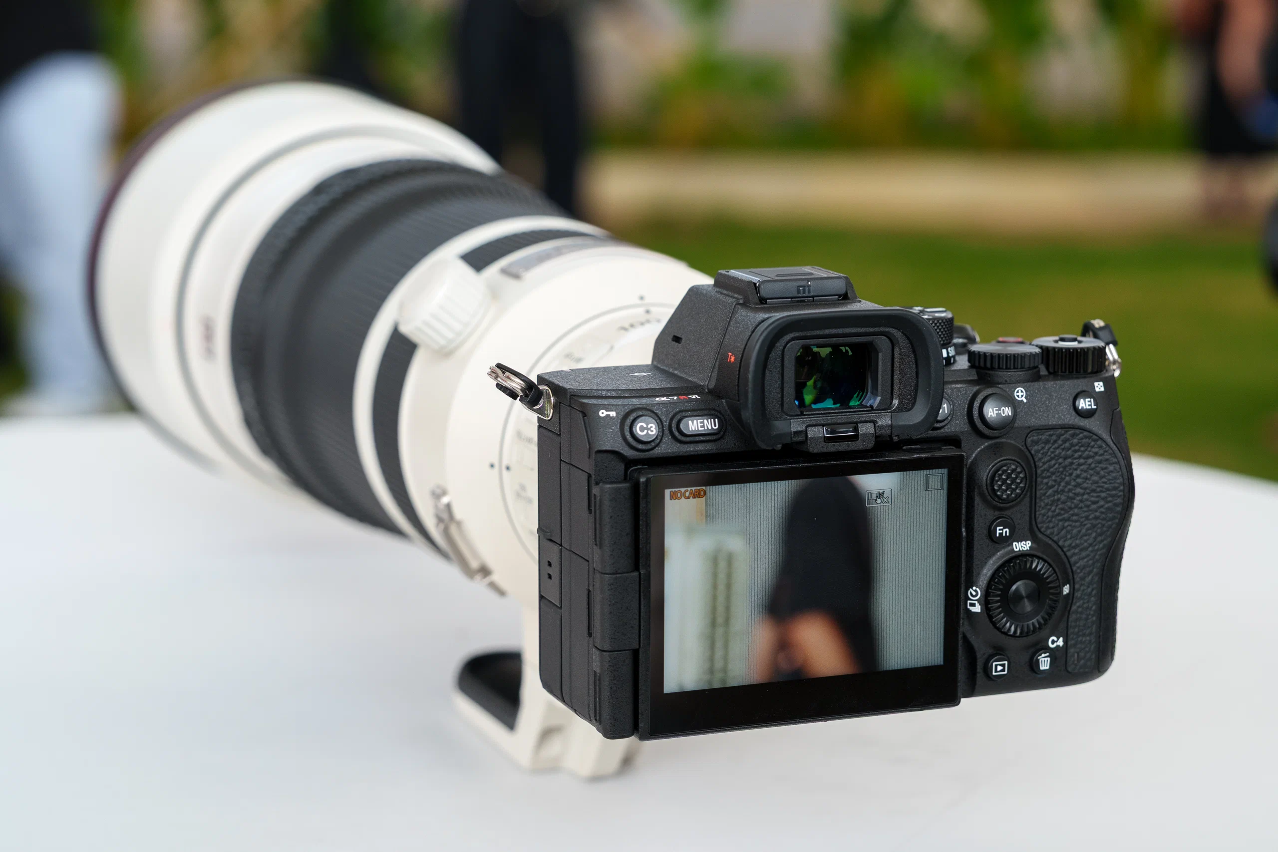 Sony ra mắt máy ảnh Alpha 7R VI và ống kính FE 100-400mm F4.5 GM OSS tại Việt Nam