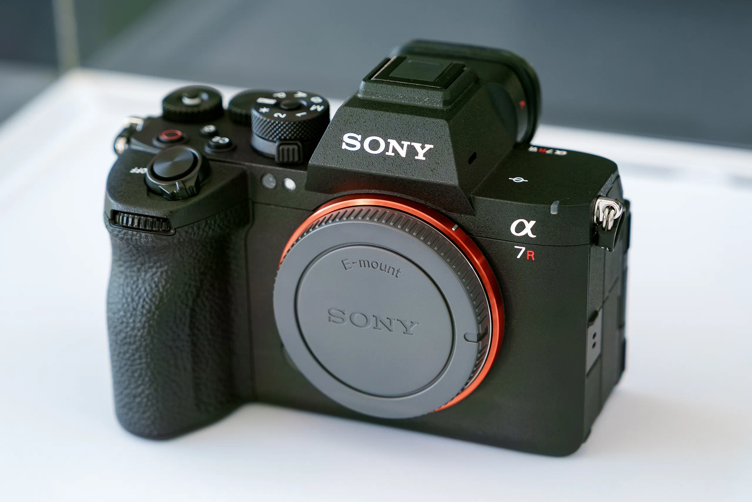 Sony ra mắt máy ảnh Alpha 7R VI và ống kính FE 100-400mm F4.5 GM OSS tại Việt Nam