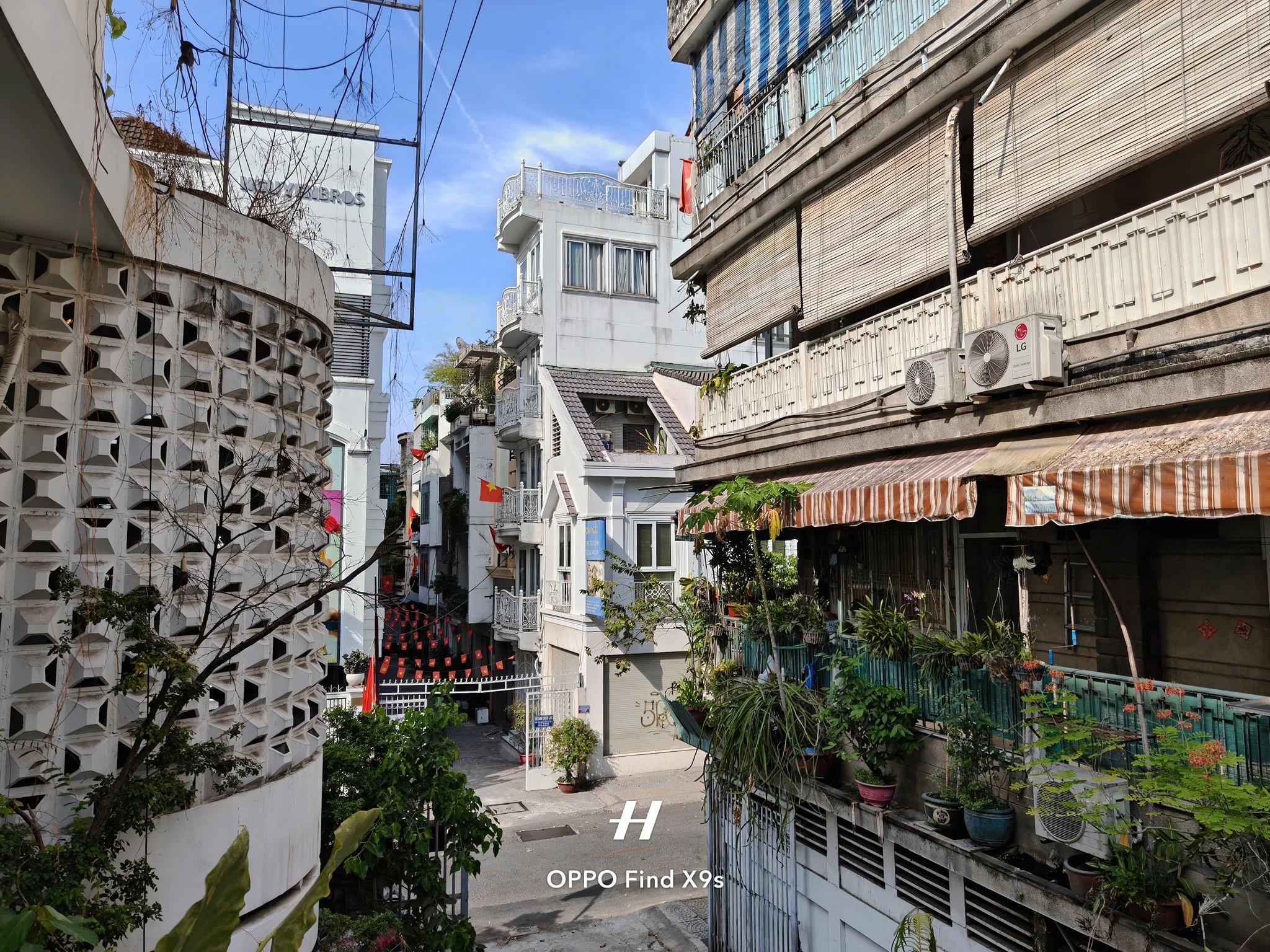 Đánh giá camera và hiệu năng OPPO Find X9s: Chất ảnh Hasselblad “gánh” visual, hiệu năng AI đầu bảng