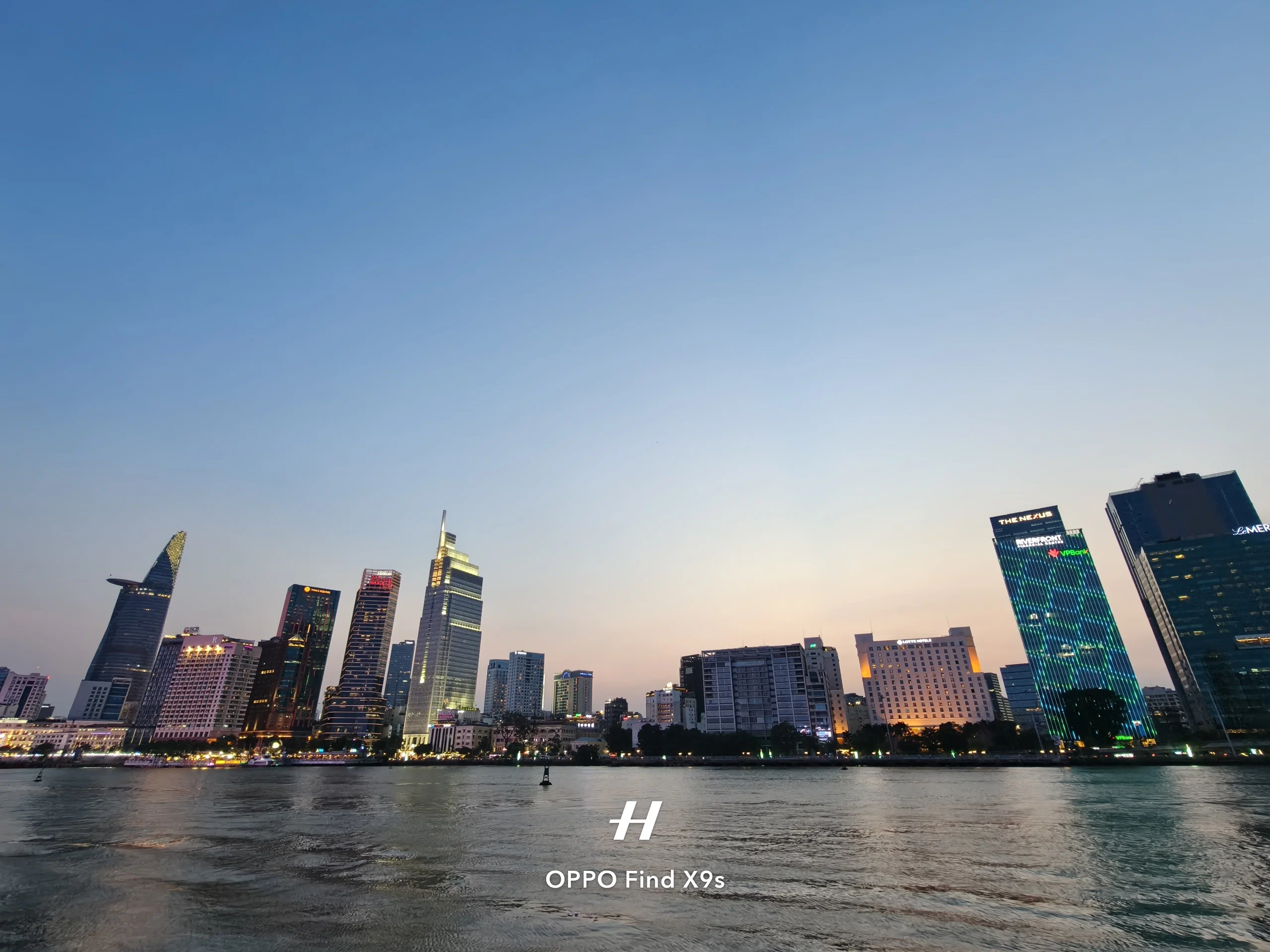 Trên tay OPPO Find X9 Ultra và OPPO Find X9s: Di sản Hasselblad kết hợp phần cứng mạnh mẽ và AI nâng cấp
