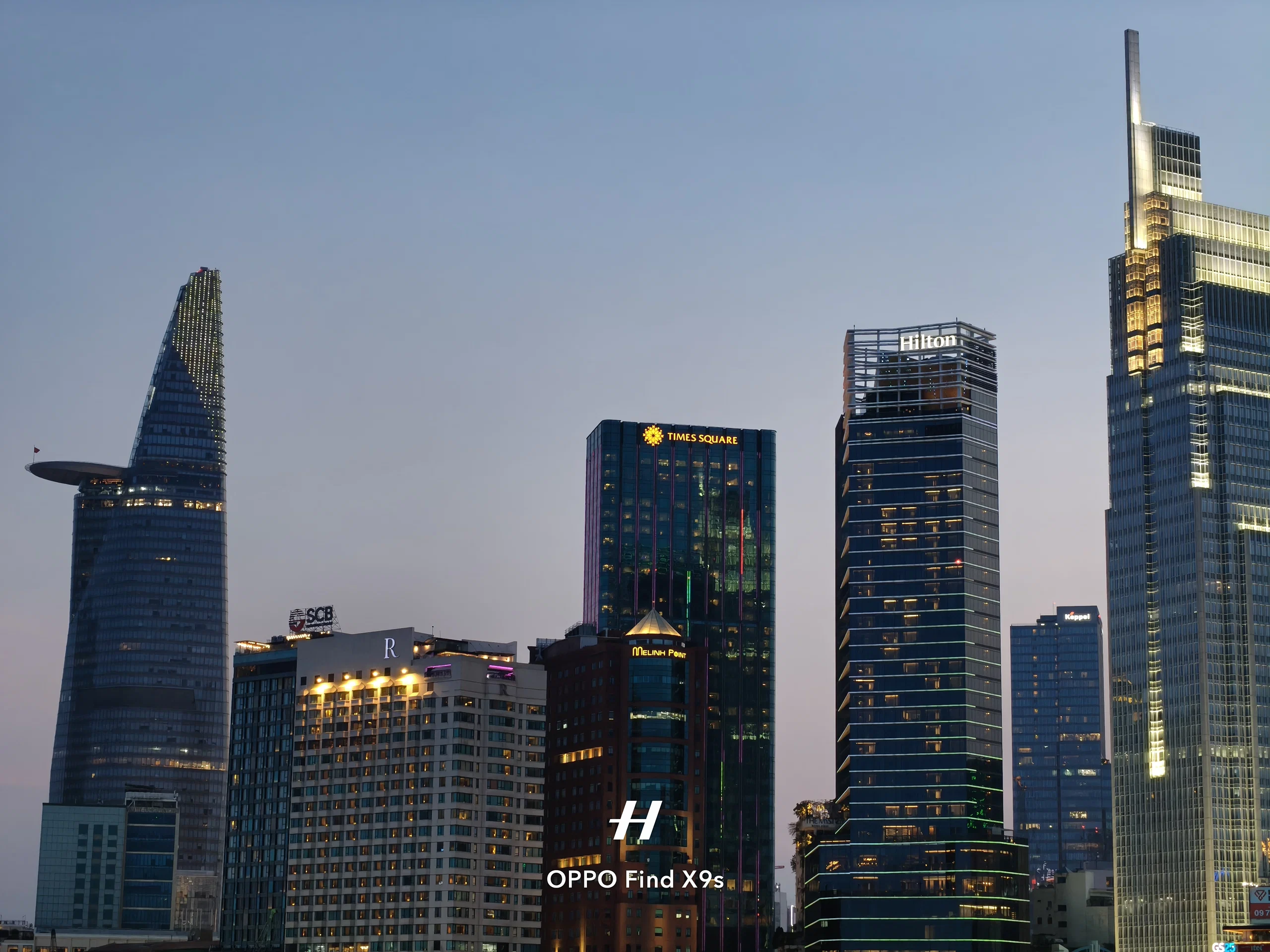 Trên tay OPPO Find X9 Ultra và OPPO Find X9s: Di sản Hasselblad kết hợp phần cứng mạnh mẽ và AI nâng cấp