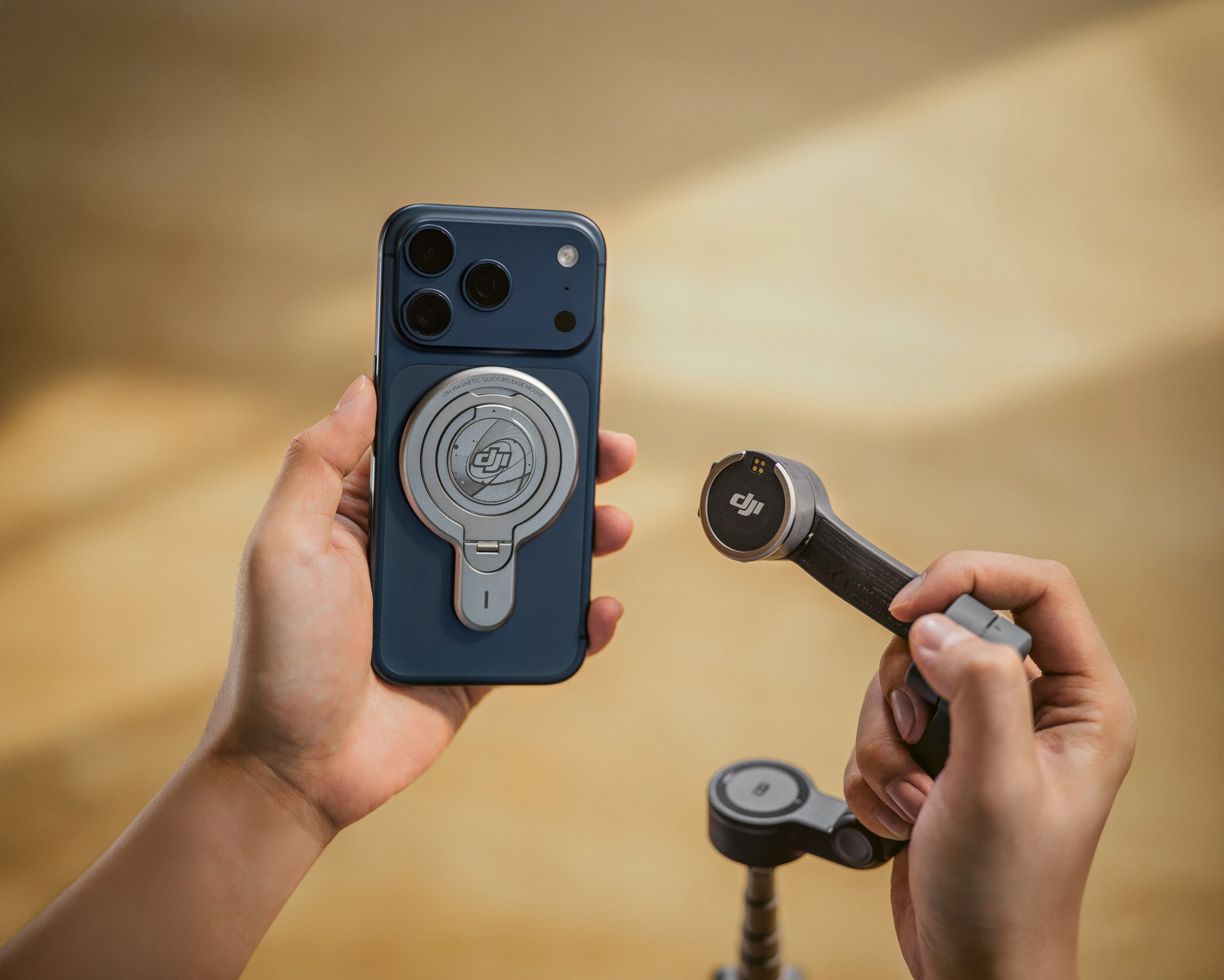 DJI Osmo Mobile 8P ra mắt với điều khiển FrameTap và chống rung thế hệ mới