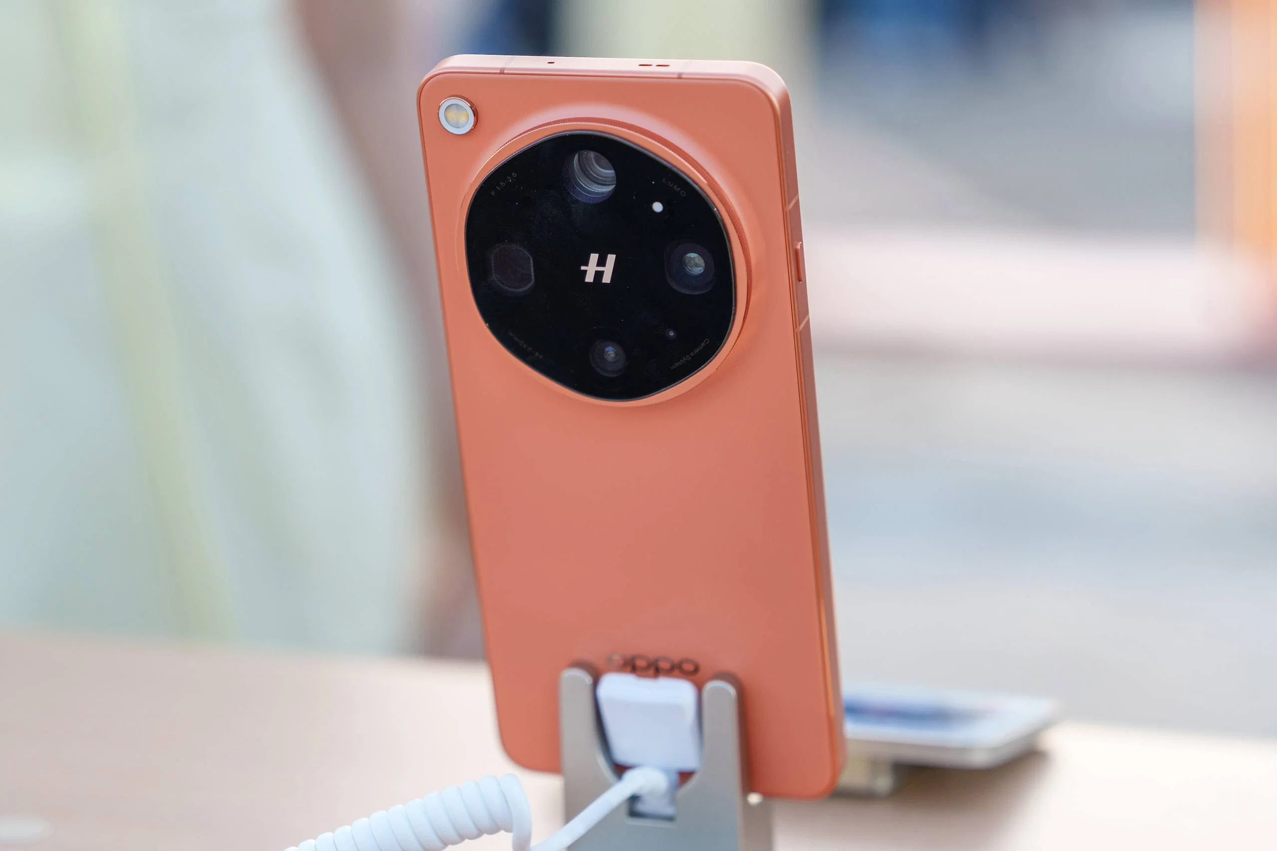 OPPO Find X9 Ultra và Find X9s ra mắt tại Việt Nam, đưa trải nghiệm nhiếp ảnh Hasselblad đến gần hơn với người dùng