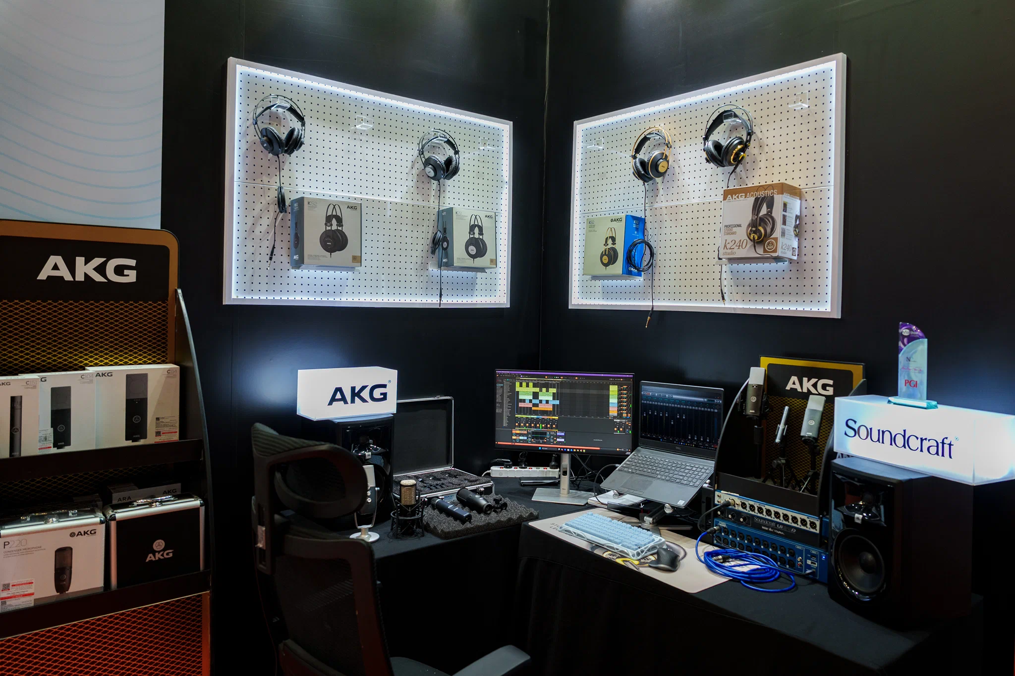 PGI trình diễn giải pháp âm thanh JBL SRX900 và AMX MUSE tại PLASE Show 2026