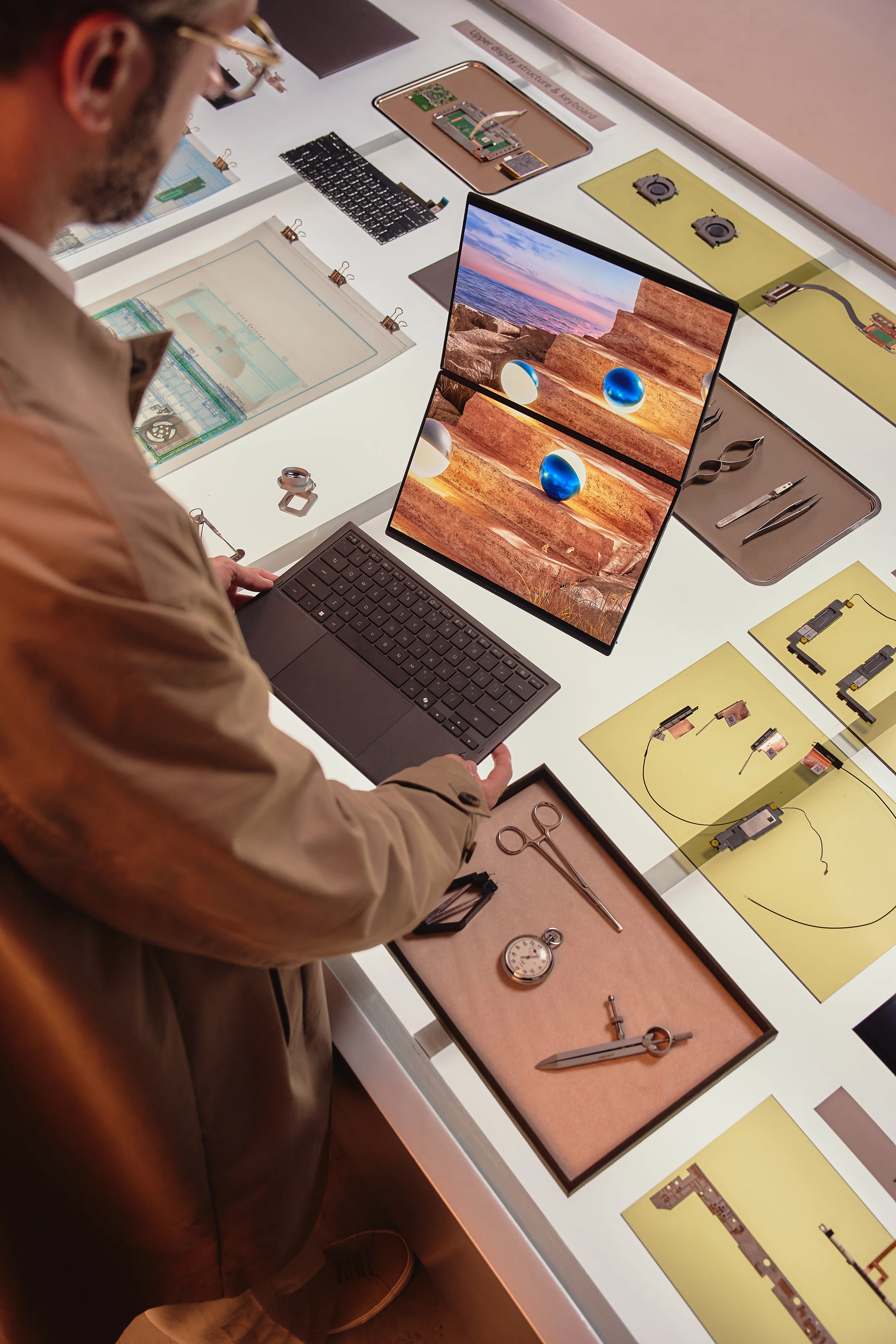 ASUS Zenbook DUO (2026) mở đặt trước tại Việt Nam: Laptop hai màn hình đoạt iF Gold Design