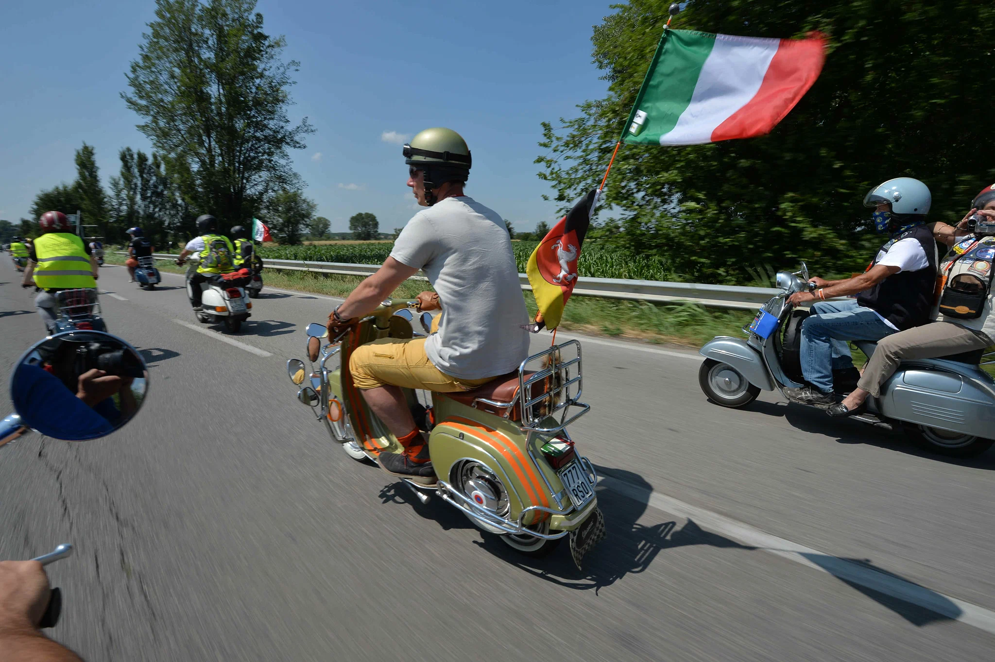 Rome chào đón hàng chục ngàn Vespisti trong lễ kỷ niệm 80 năm Vespa