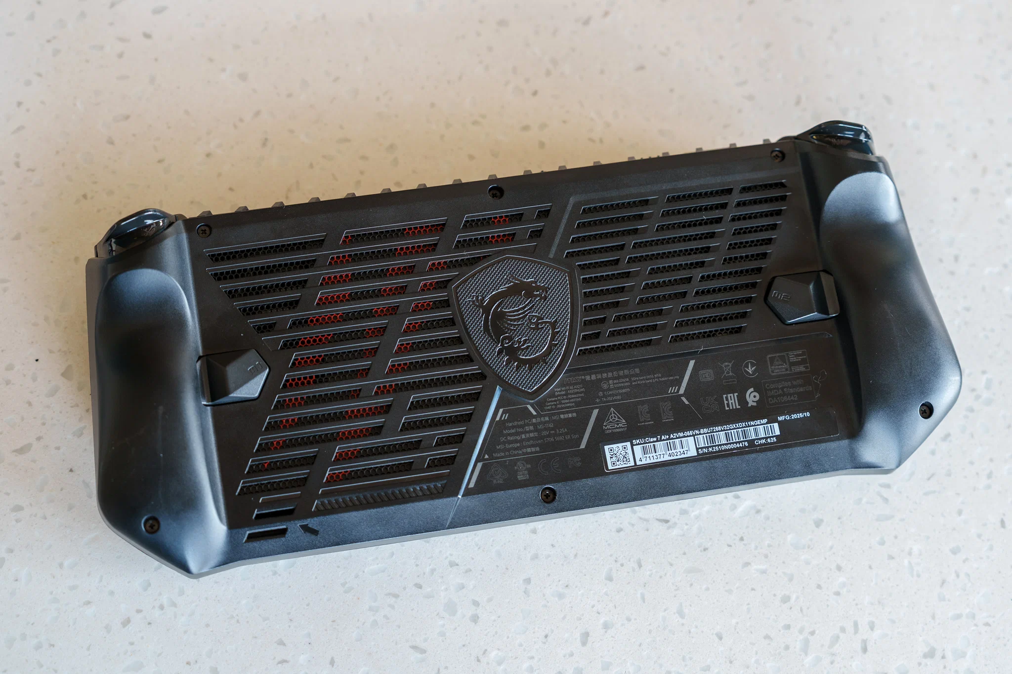 Đánh giá MSI Claw 7 AI+: Nhỏ gọn và mạnh mẽ cho nhu cầu giải trí di động