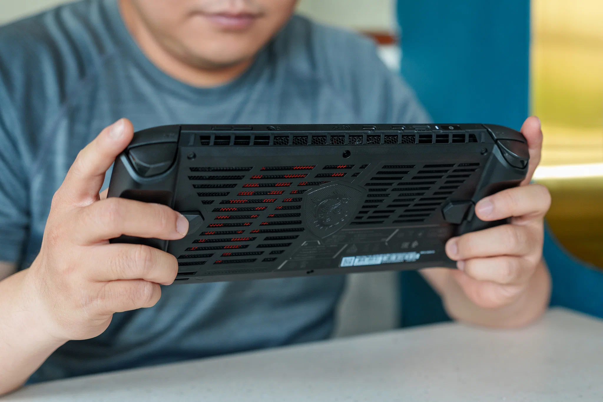 Đánh giá MSI Claw 7 AI+: Nhỏ gọn và mạnh mẽ cho nhu cầu giải trí di động
