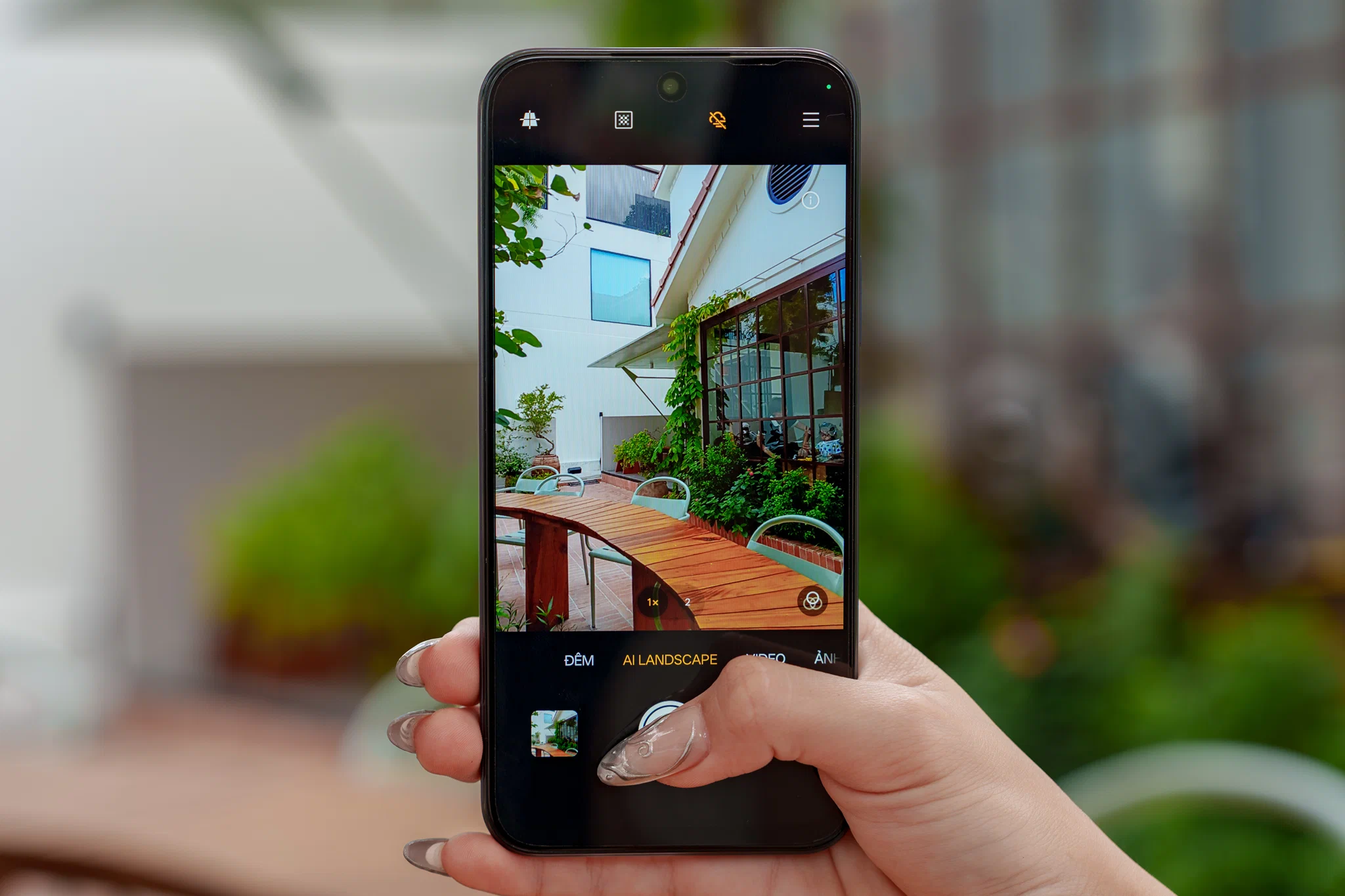 realme 16T 5G - Smartphone bền bỉ, pin lâu cùng AI tiện lợi giúp cuộc vui không gián đoạn