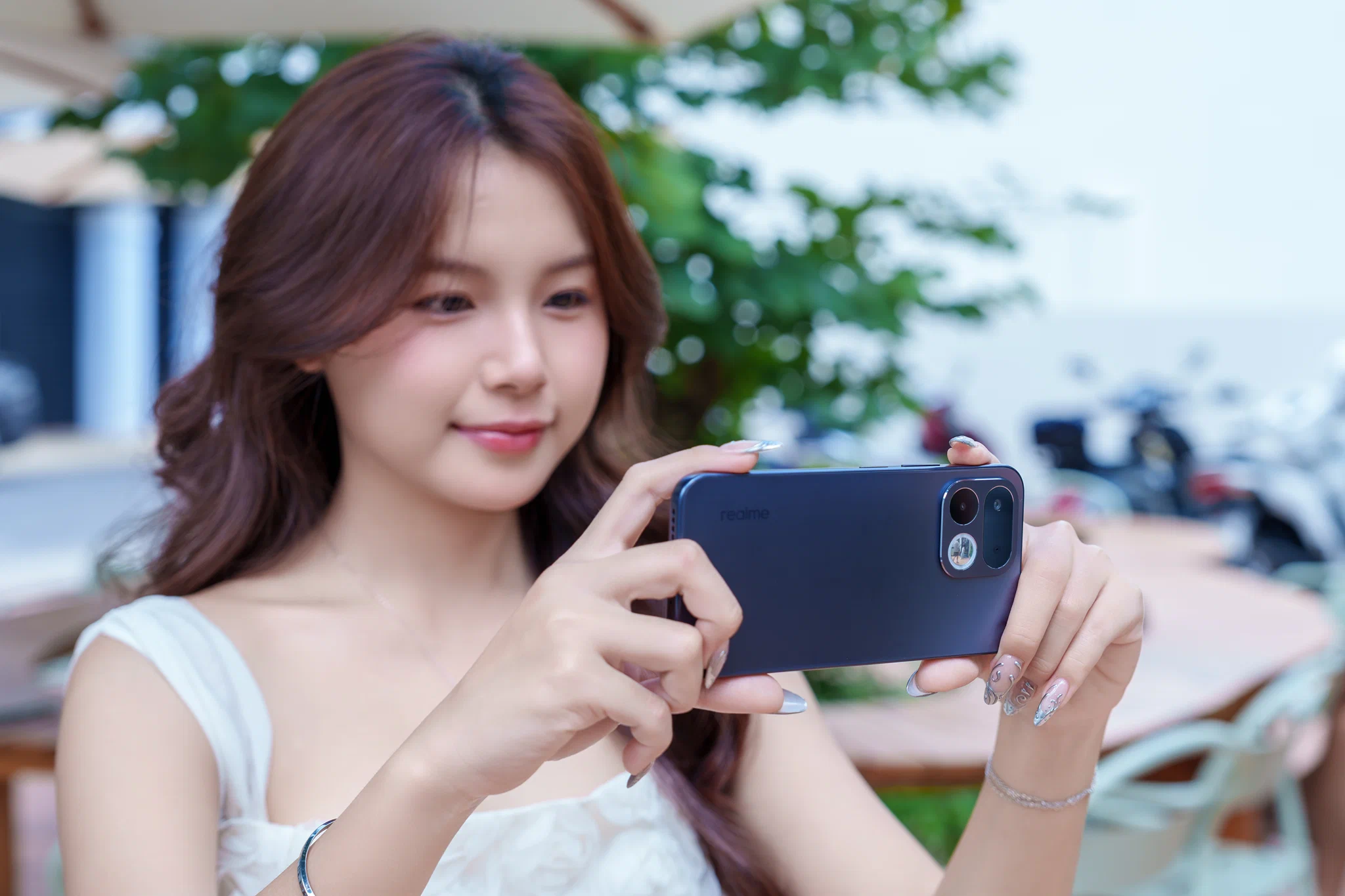 realme 16T 5G - Smartphone bền bỉ, pin lâu cùng AI tiện lợi giúp cuộc vui không gián đoạn