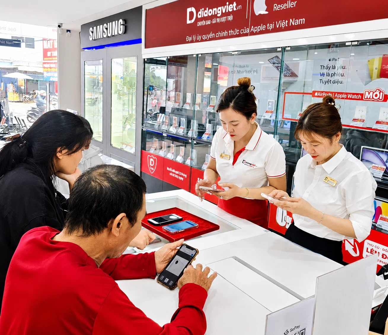 Di Động Việt đẩy mạnh thu máy cũ, khách nhận tiền hoặc bù phí lên đời