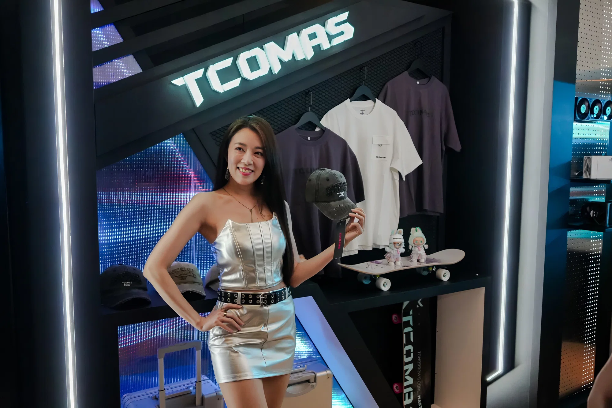 TCOMAS ra mắt tản nhiệt AIO đầu tiên thế giới có màn hình 3D triple-display tại COMPUTEX 2026