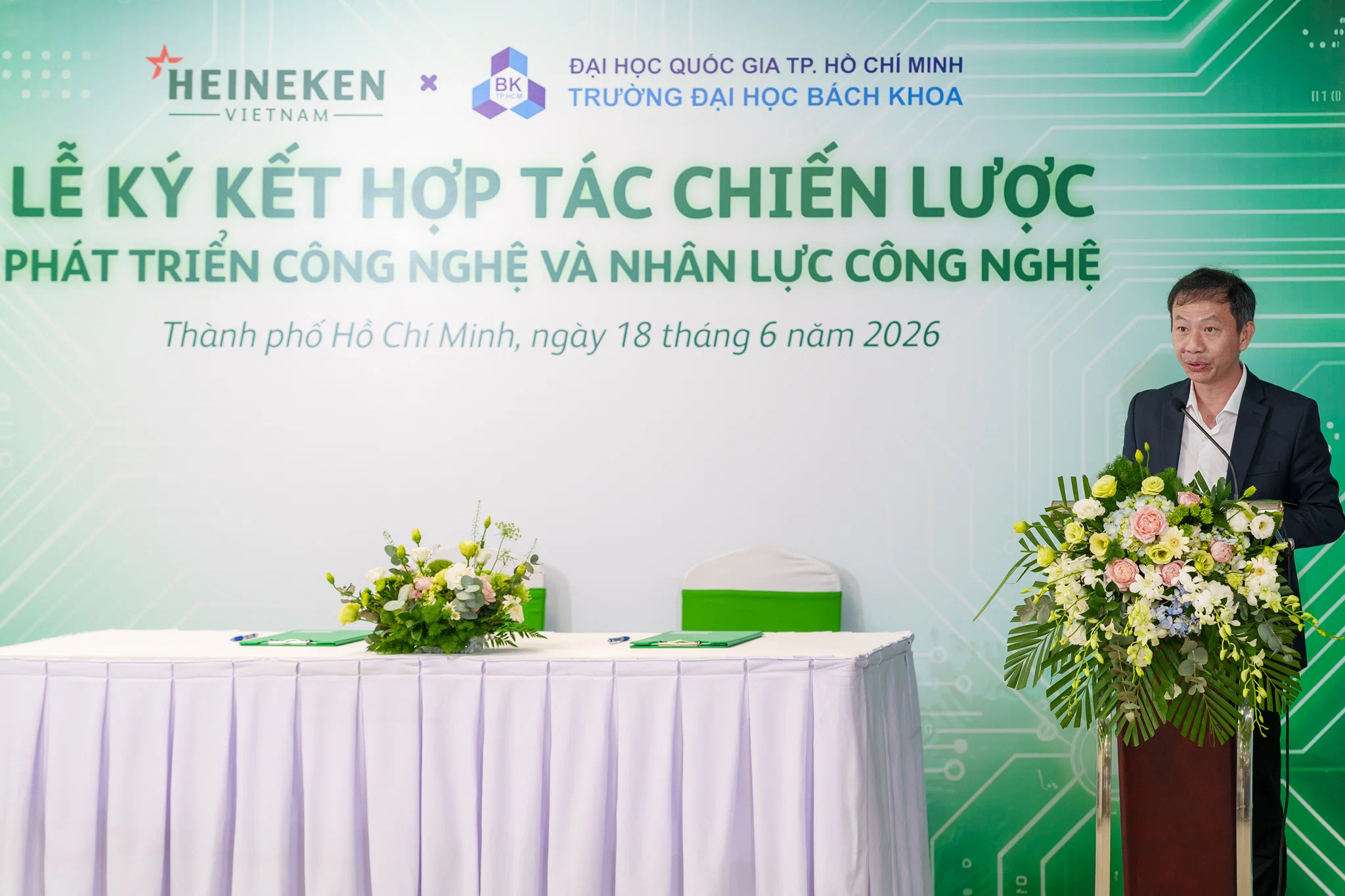 HEINEKEN Việt Nam và Trường Đại học Bách Khoa - ĐHQG TP.HCM ký kết hợp tác chiến lược đào tạo nhân lực và phát triển ứng dụng công nghệ