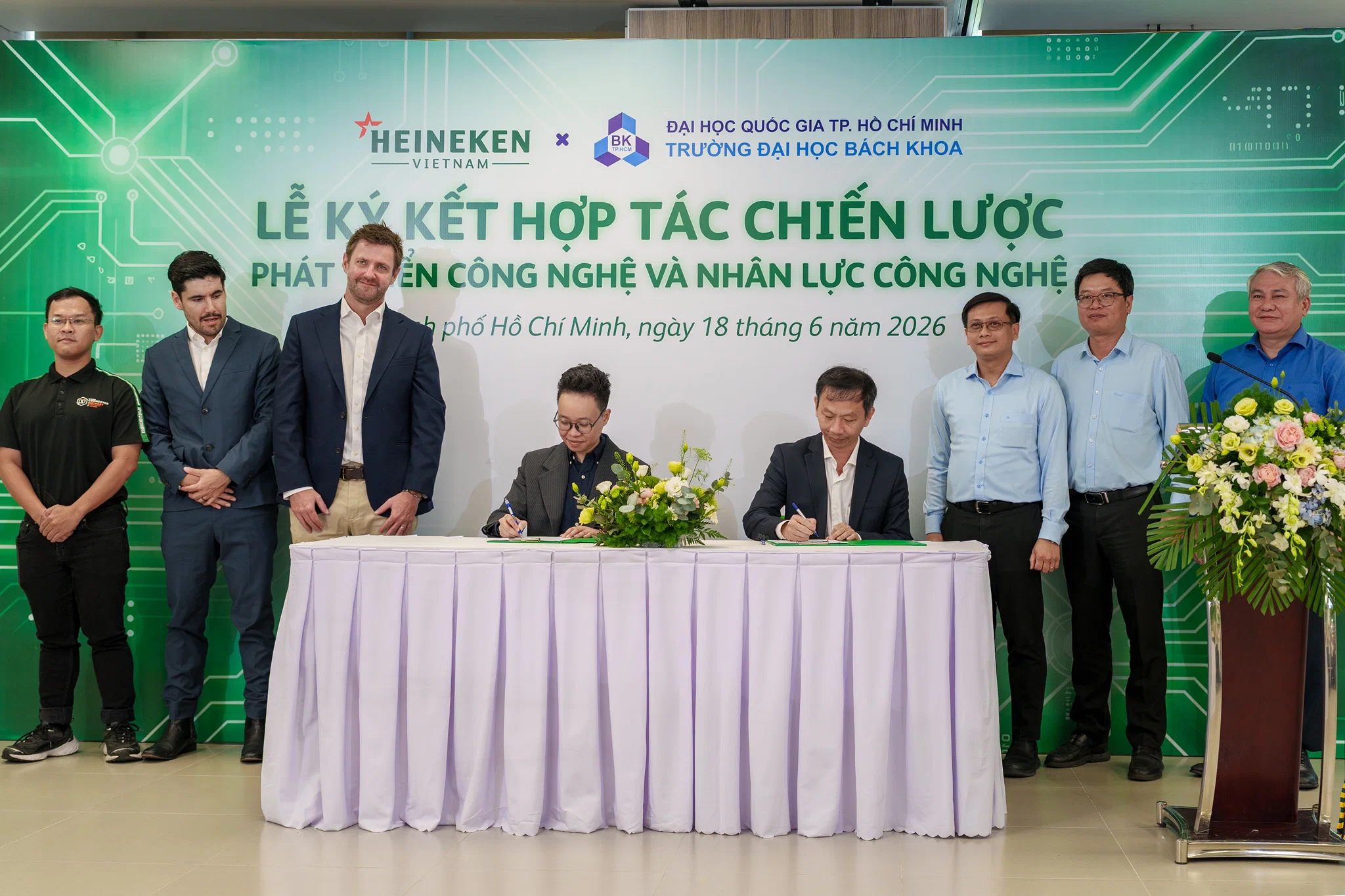 HEINEKEN Việt Nam và Trường Đại học Bách Khoa - ĐHQG TP.HCM ký kết hợp tác chiến lược đào tạo nhân lực và phát triển ứng dụng công nghệ