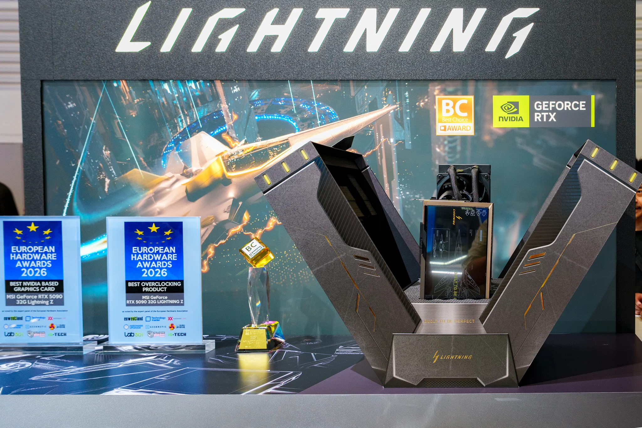 Điểm mặt linh kiện MSI nổi bật tại COMPUTEX 2026: RTX 5090 LIGHTNING Z dẫn đầu cùng loạt linh kiện đoạt giải Red Dot