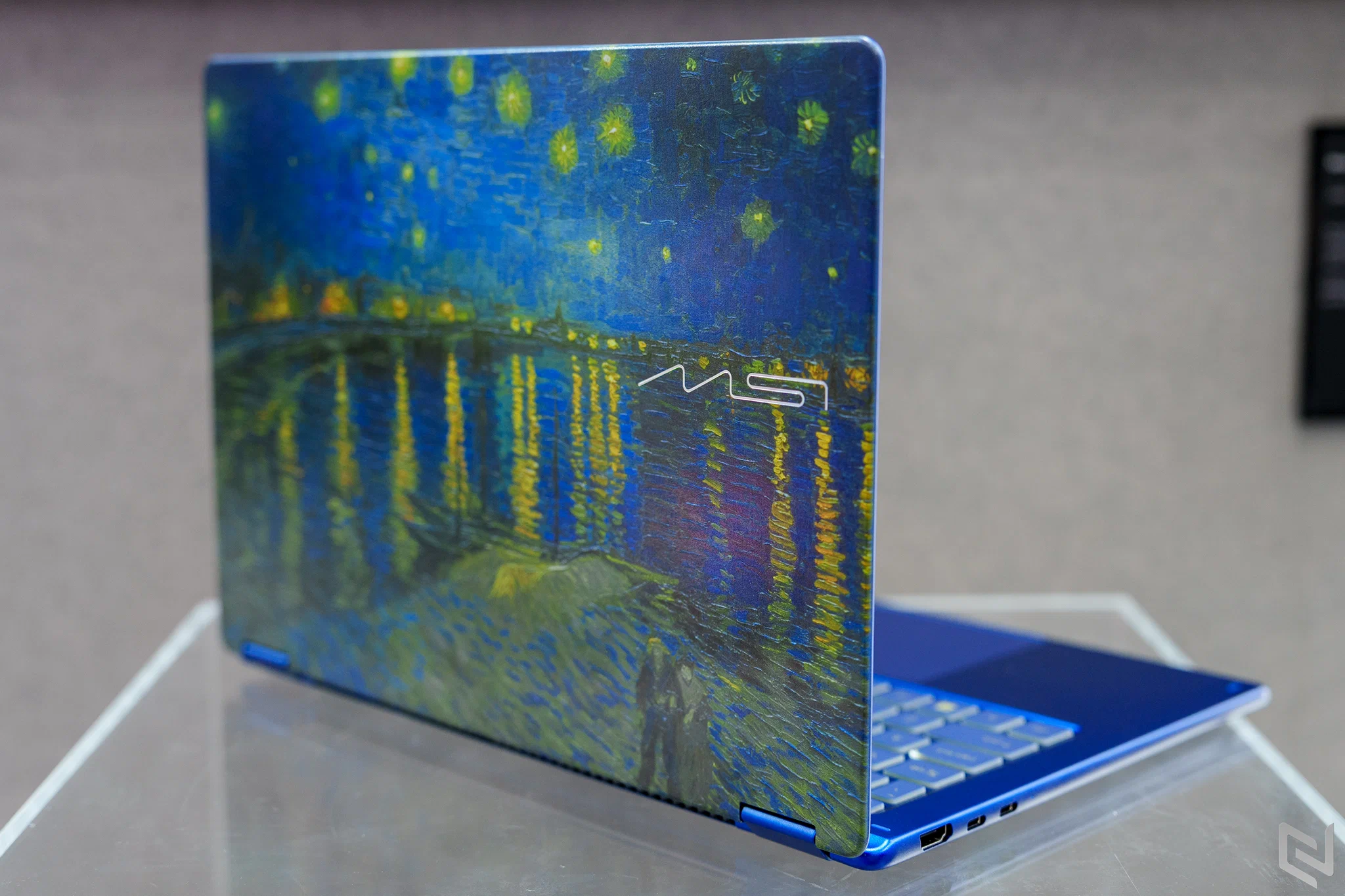 Trên tay laptop MSI Titan 18 HX Dragon Edition Draco Epic và Prestige 14 Flip AI+ Vincent van Gogh Edition tại COMPUTEX 2026
