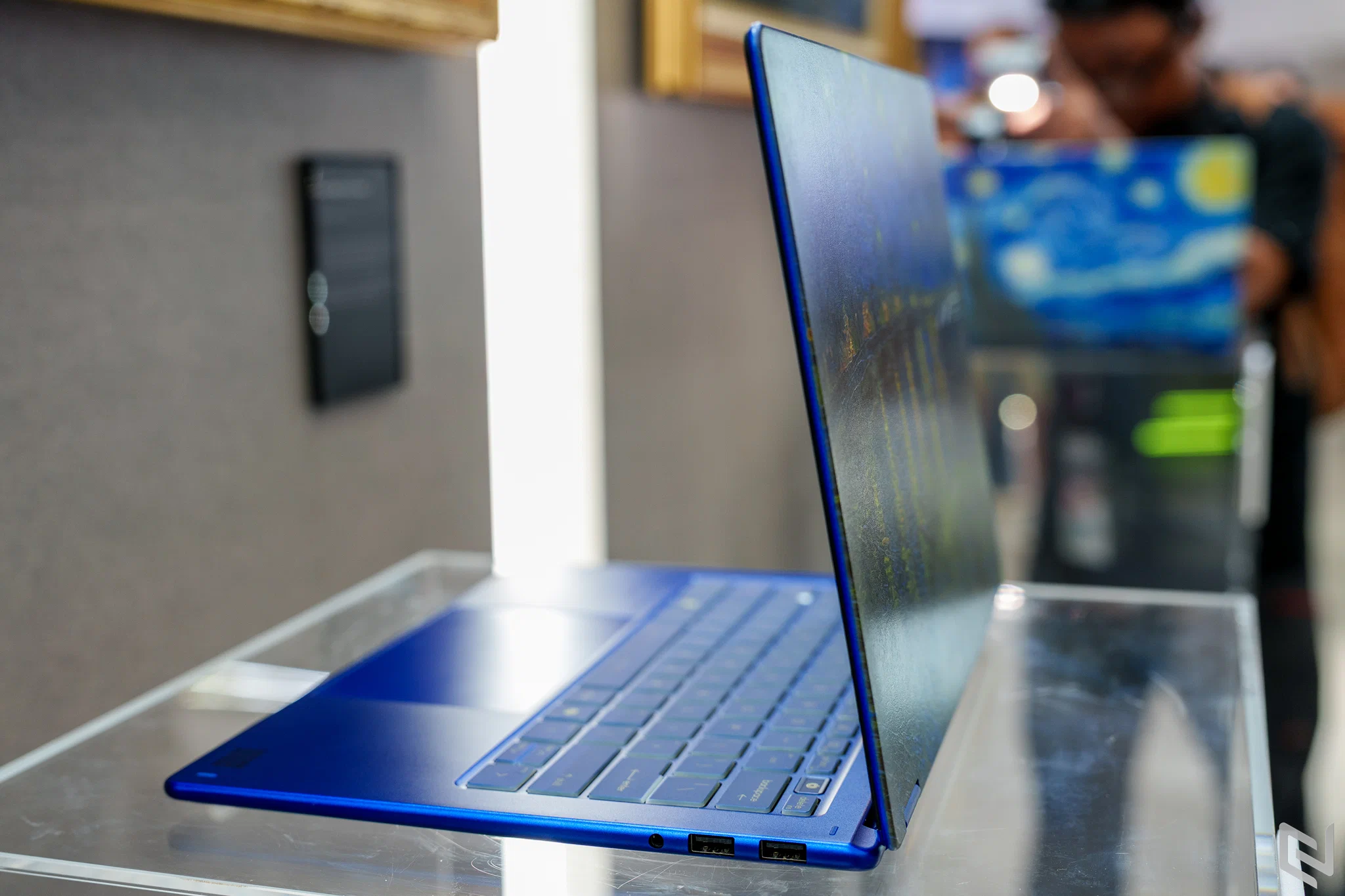 Trên tay laptop MSI Titan 18 HX Dragon Edition Draco Epic và Prestige 14 Flip AI+ Vincent van Gogh Edition tại COMPUTEX 2026