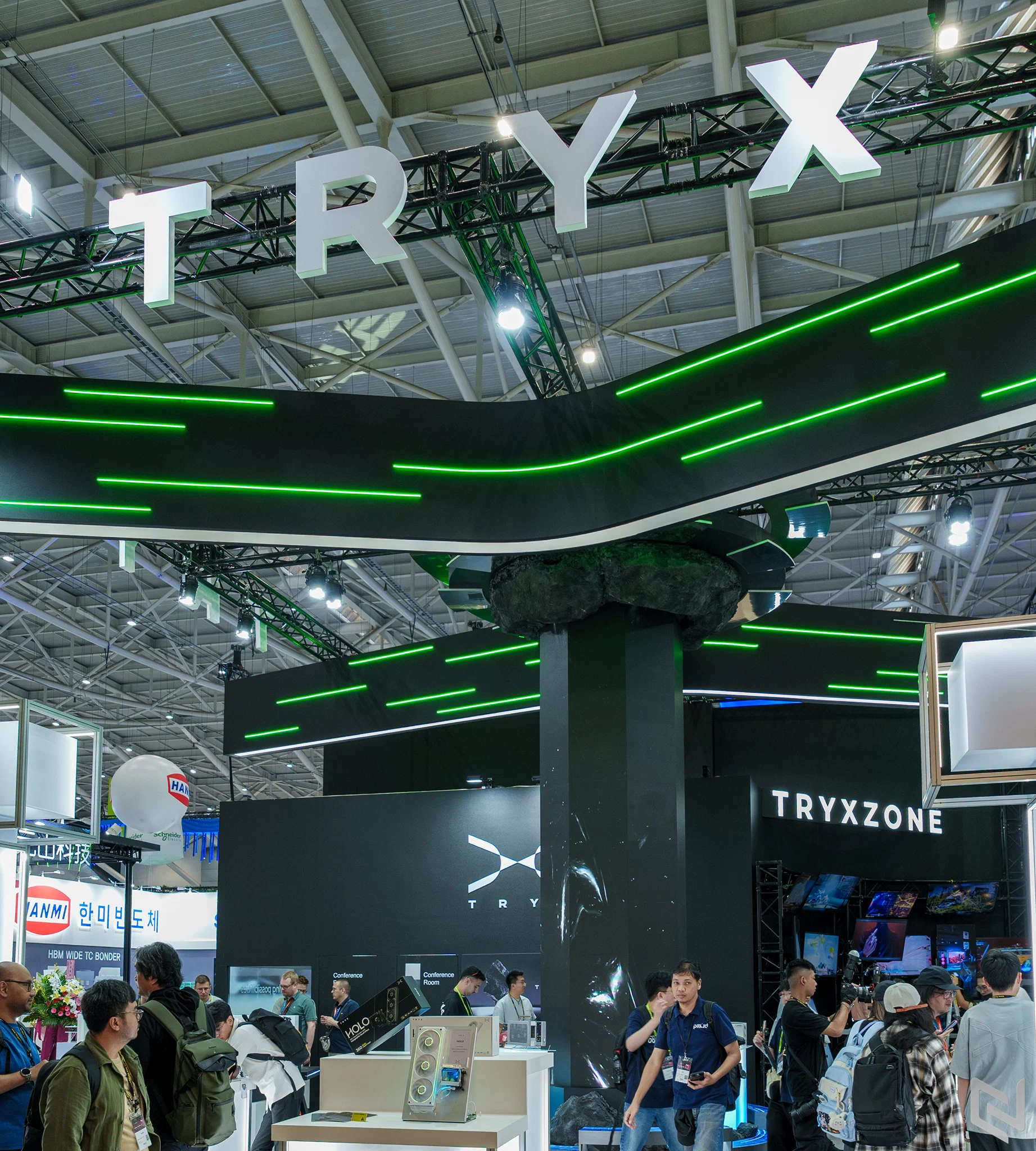 TRYX giới thiệu tản nhiệt AIO holographic HOLO và loạt sản phẩm mới tại COMPUTEX 2026